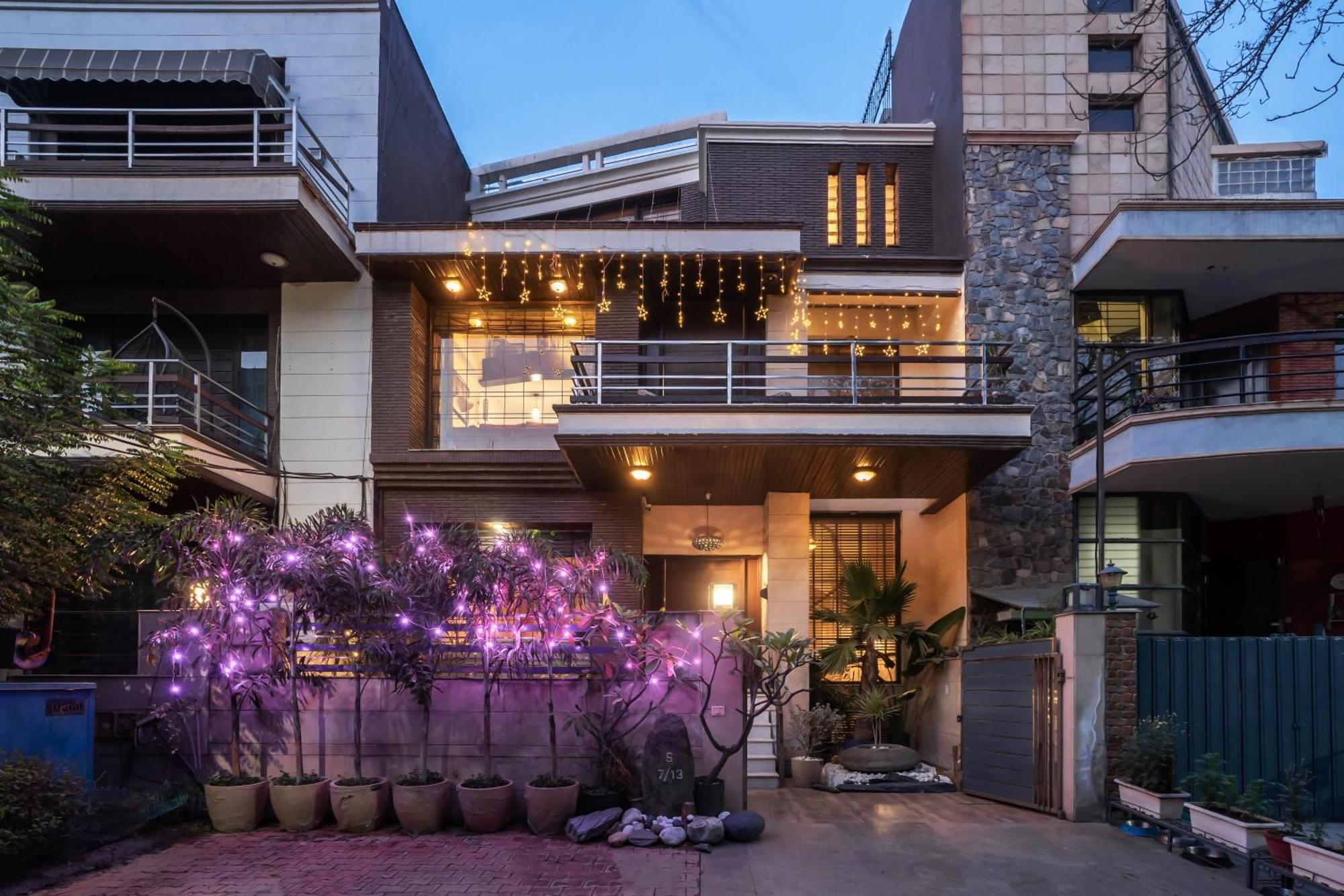 Luxurious 4 Bhk With Mini Movie Theatre In