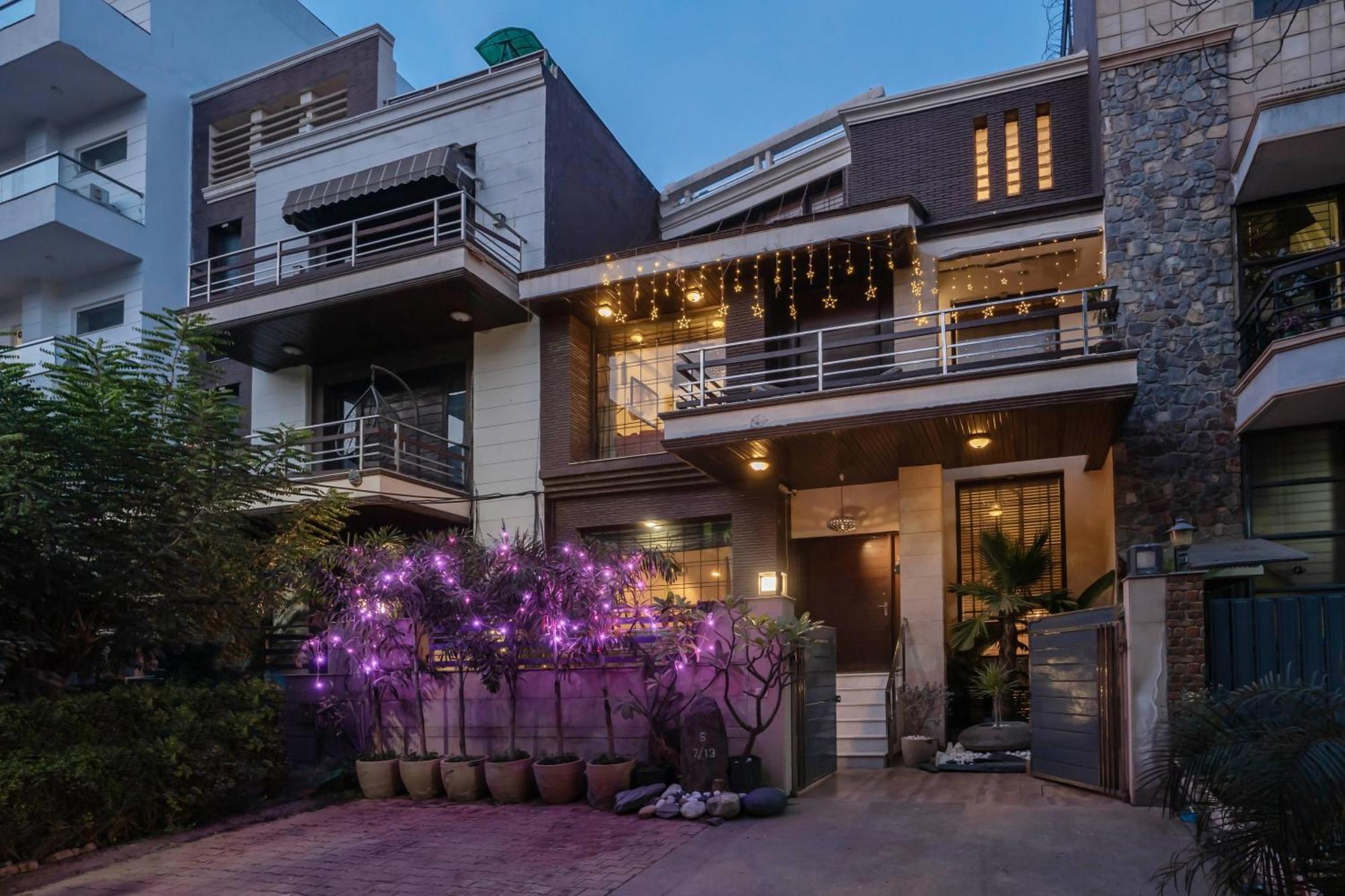 Holiday home Luxurious 4 Bhk With Mini Movie Theatre In