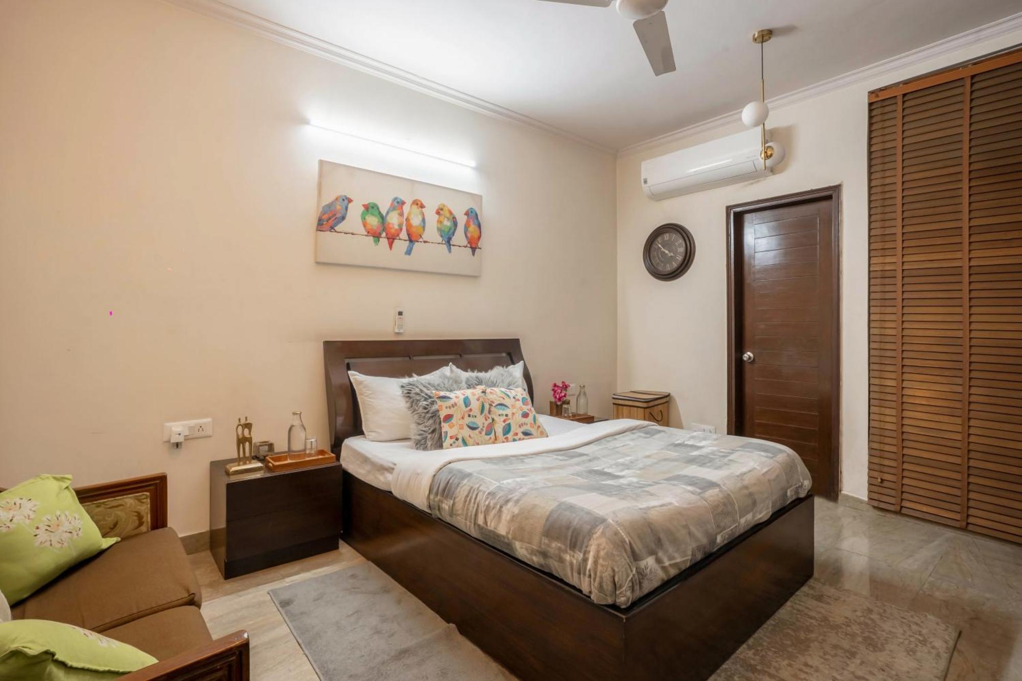 Holiday home Luxurious 4 Bhk With Mini Movie Theatre In *