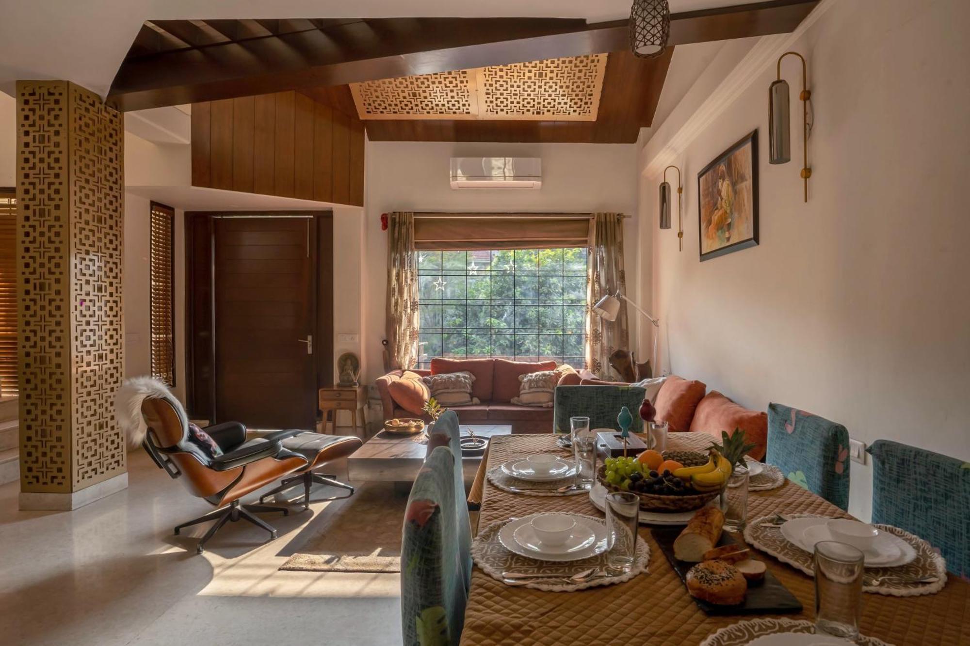 Luxurious 4 Bhk With Mini Movie Theatre In *