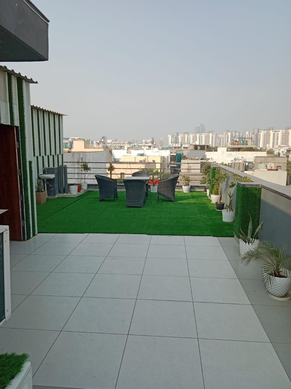 Amahi - Sector 48 Hotel