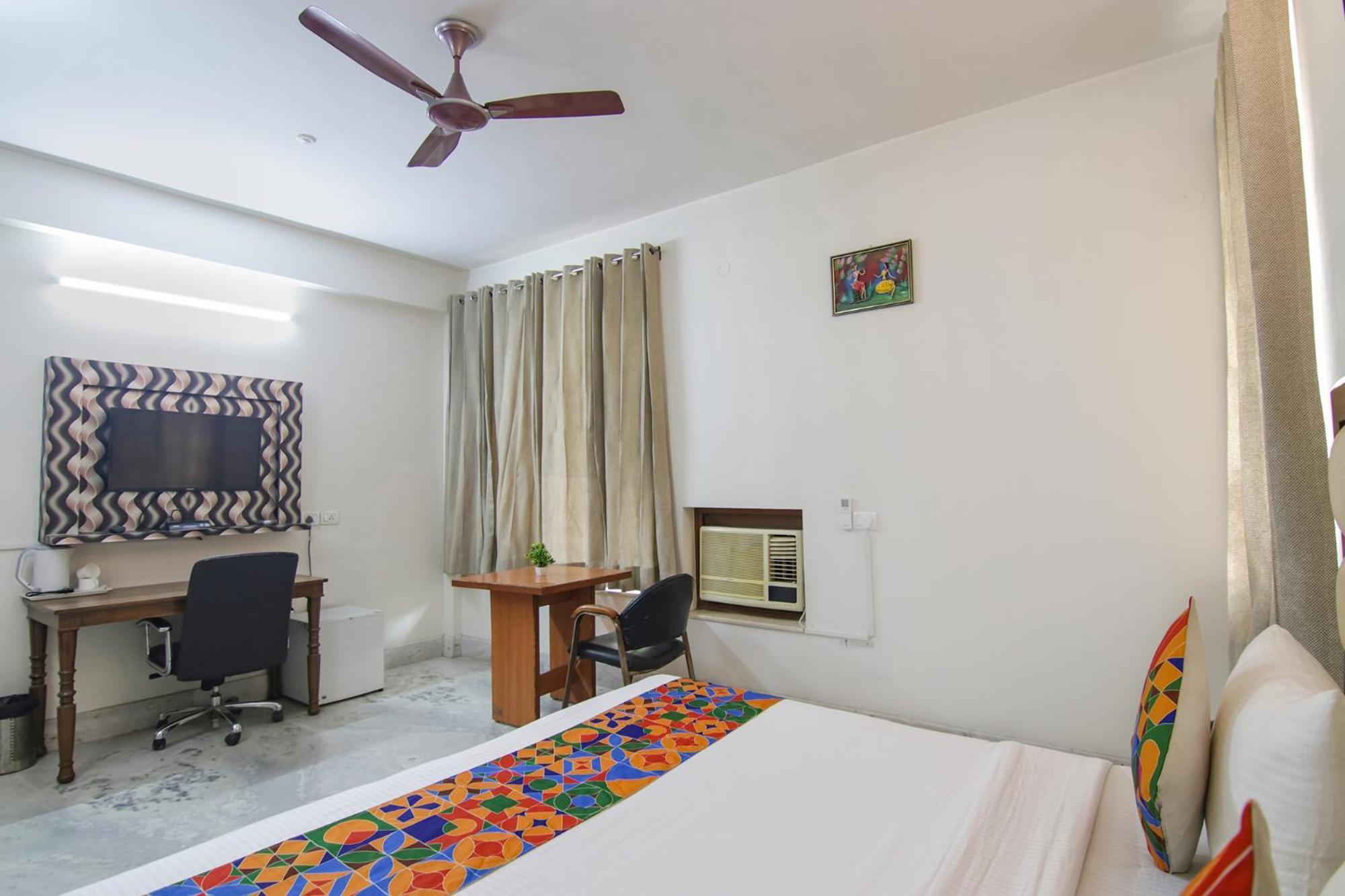 Hotel Fabhotel Rd Residency 3*