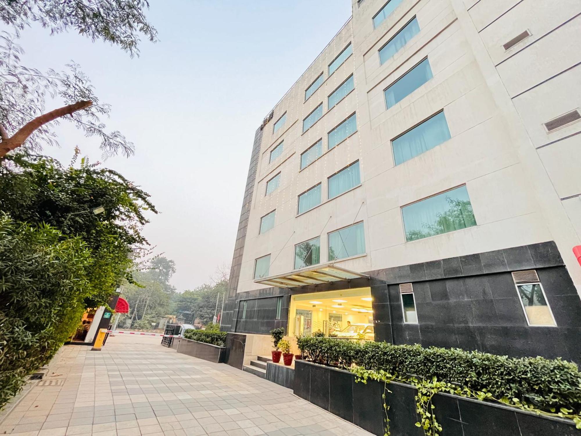 Corus & Banquets - Sector 14, Couple Friendly Gurgaon