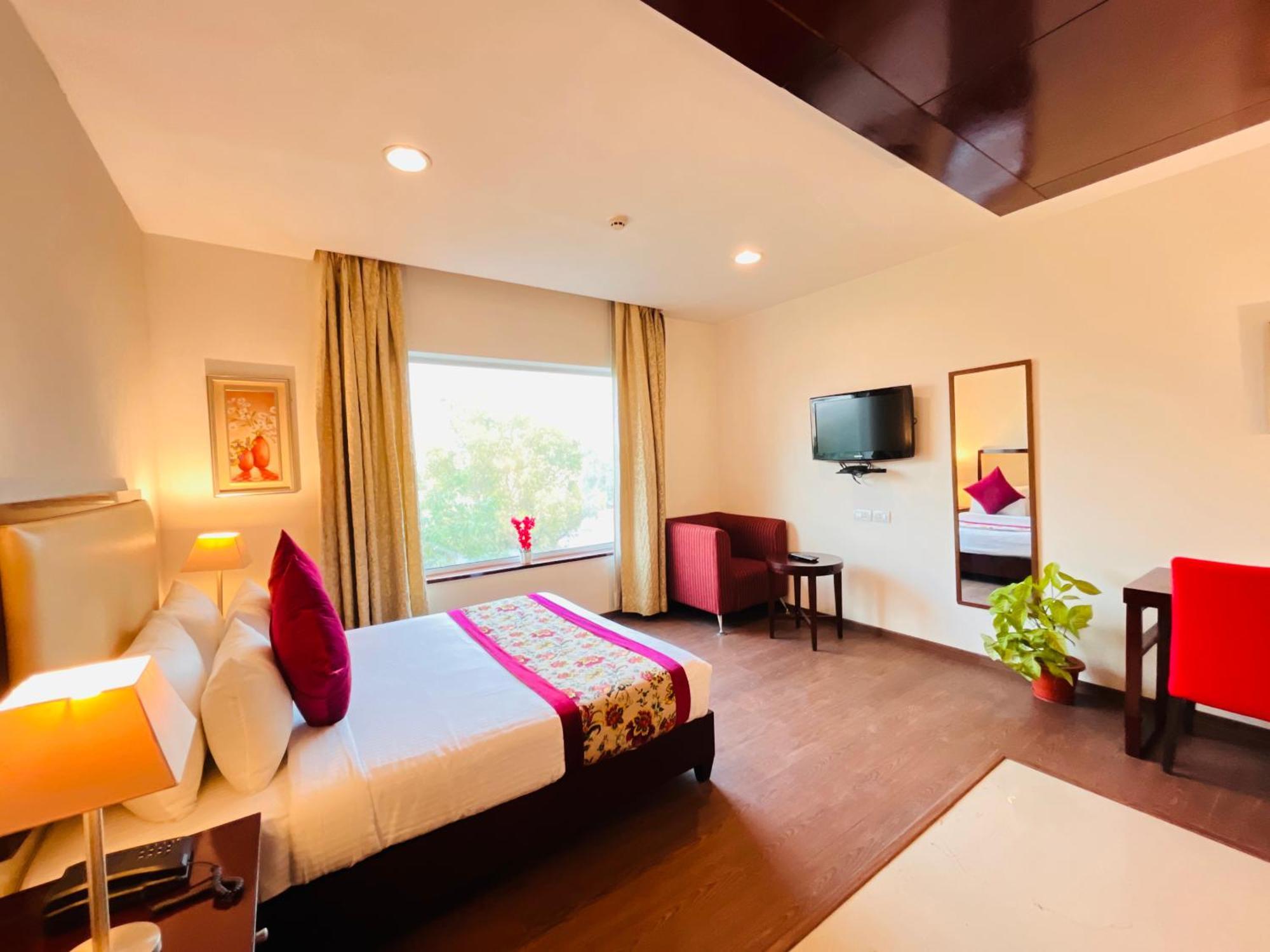 Corus & Banquets - Sector 14, Couple Friendly Hotel
