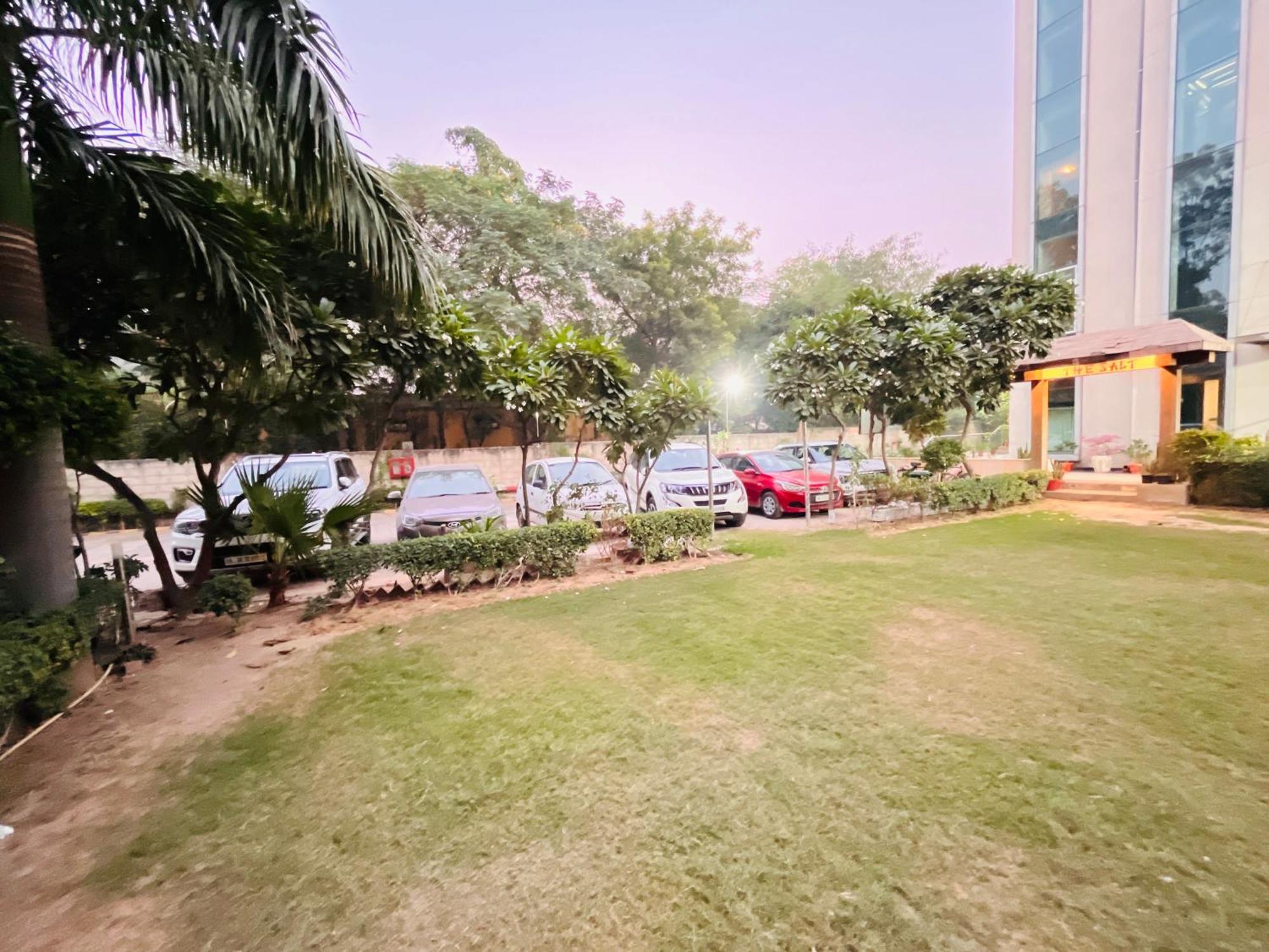 Corus & Banquets - Sector 14, Couple Friendly Gurgaon