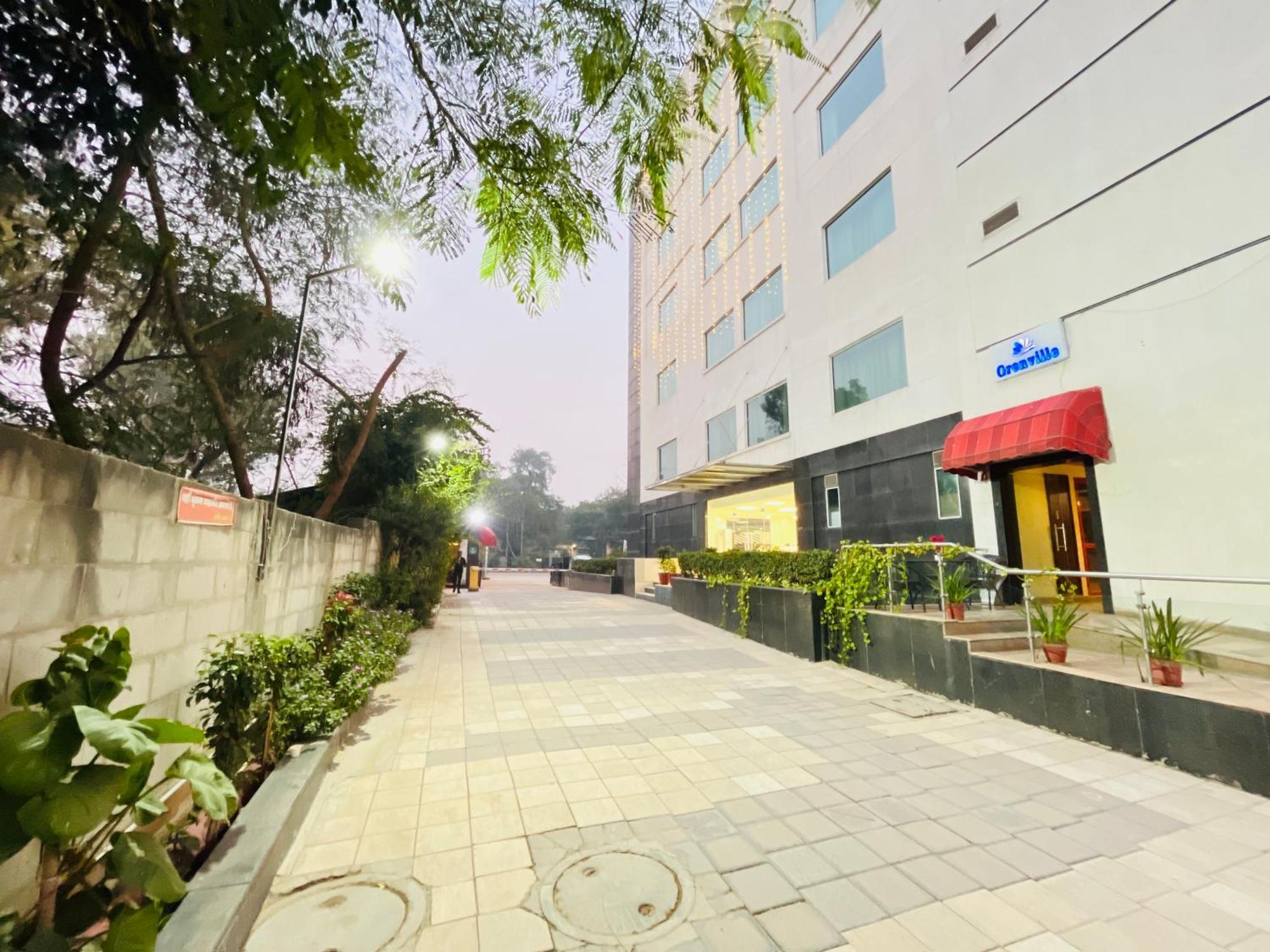 Hotel Corus & Banquets - Sector 14, Couple Friendly Gurgaon