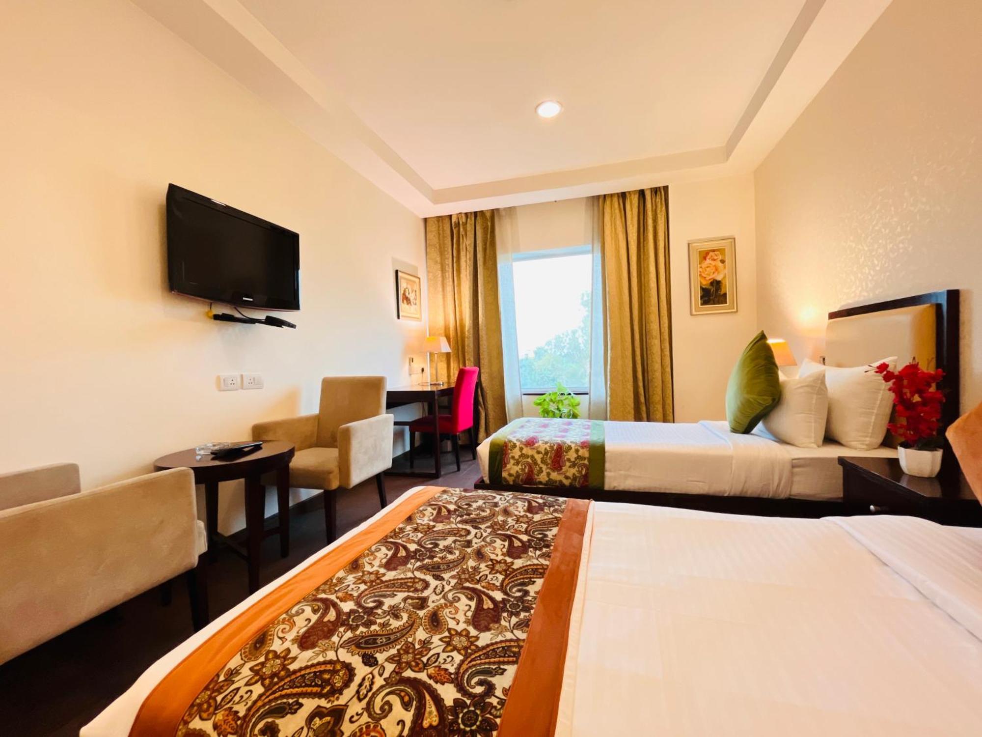 Corus & Banquets - Sector 14, Couple Friendly Gurgaon