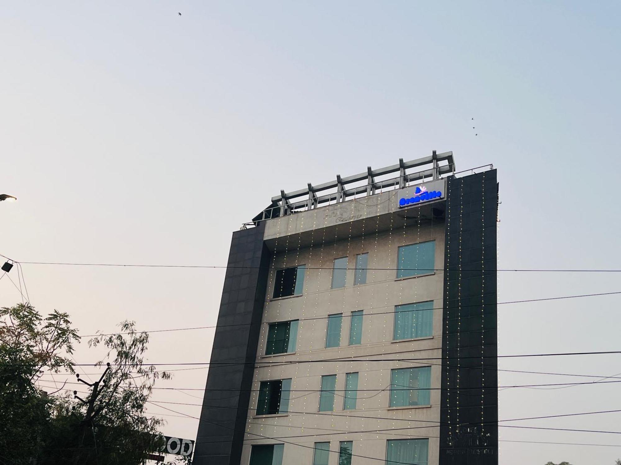 Corus & Banquets - Sector 14, Couple Friendly
