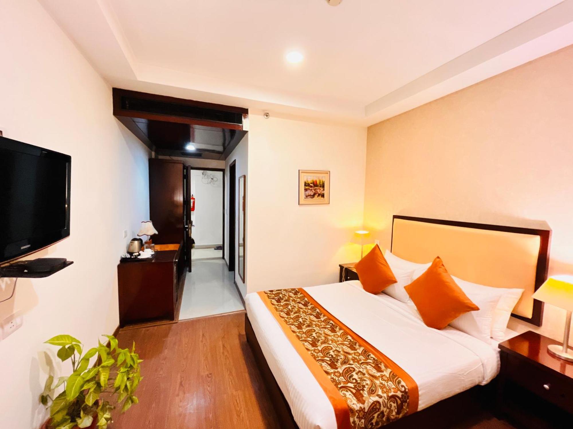 Corus & Banquets - Sector 14, Couple Friendly 3* Gurgaon