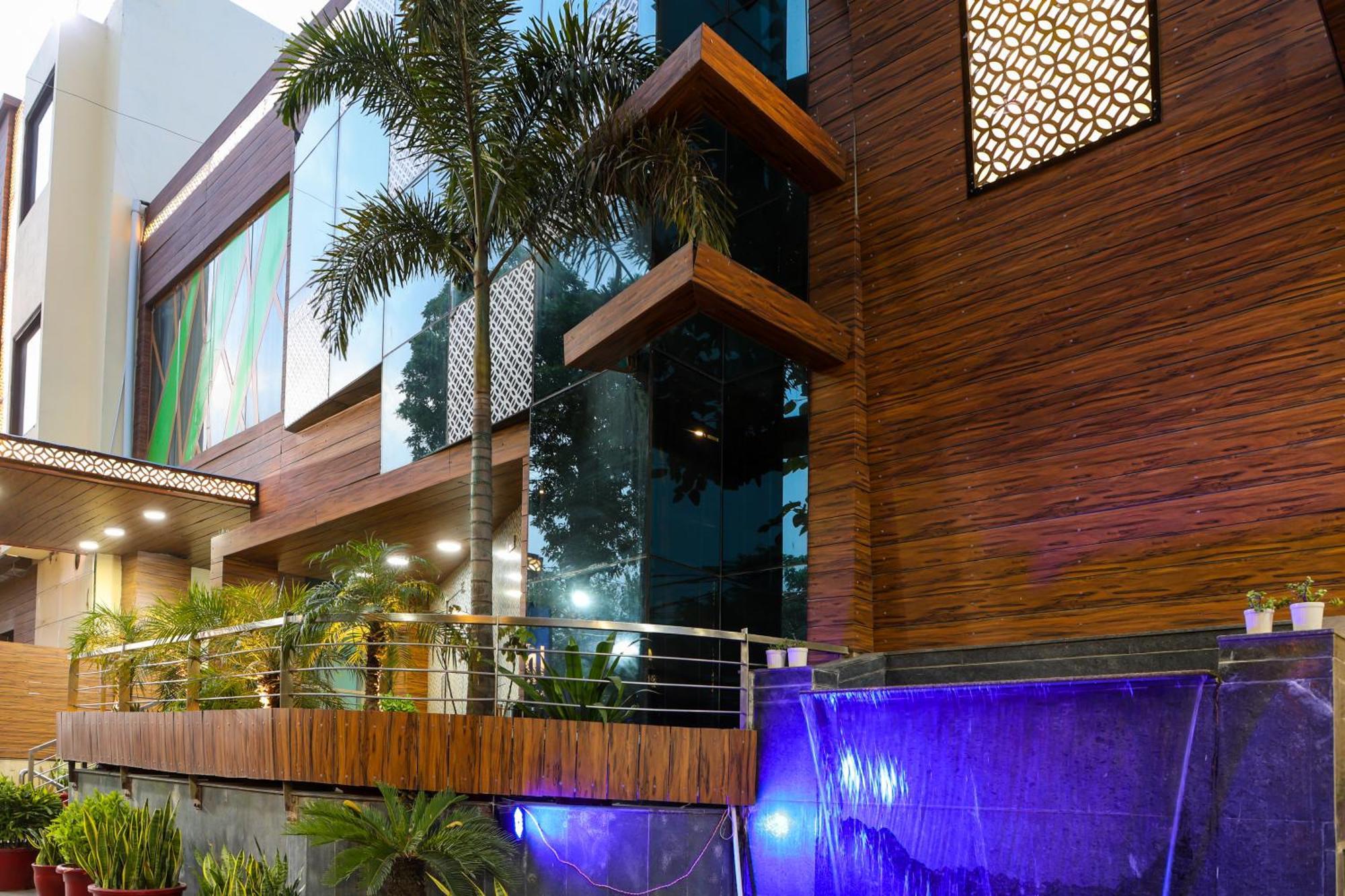 Hotel The Iris- A Boutique 3*