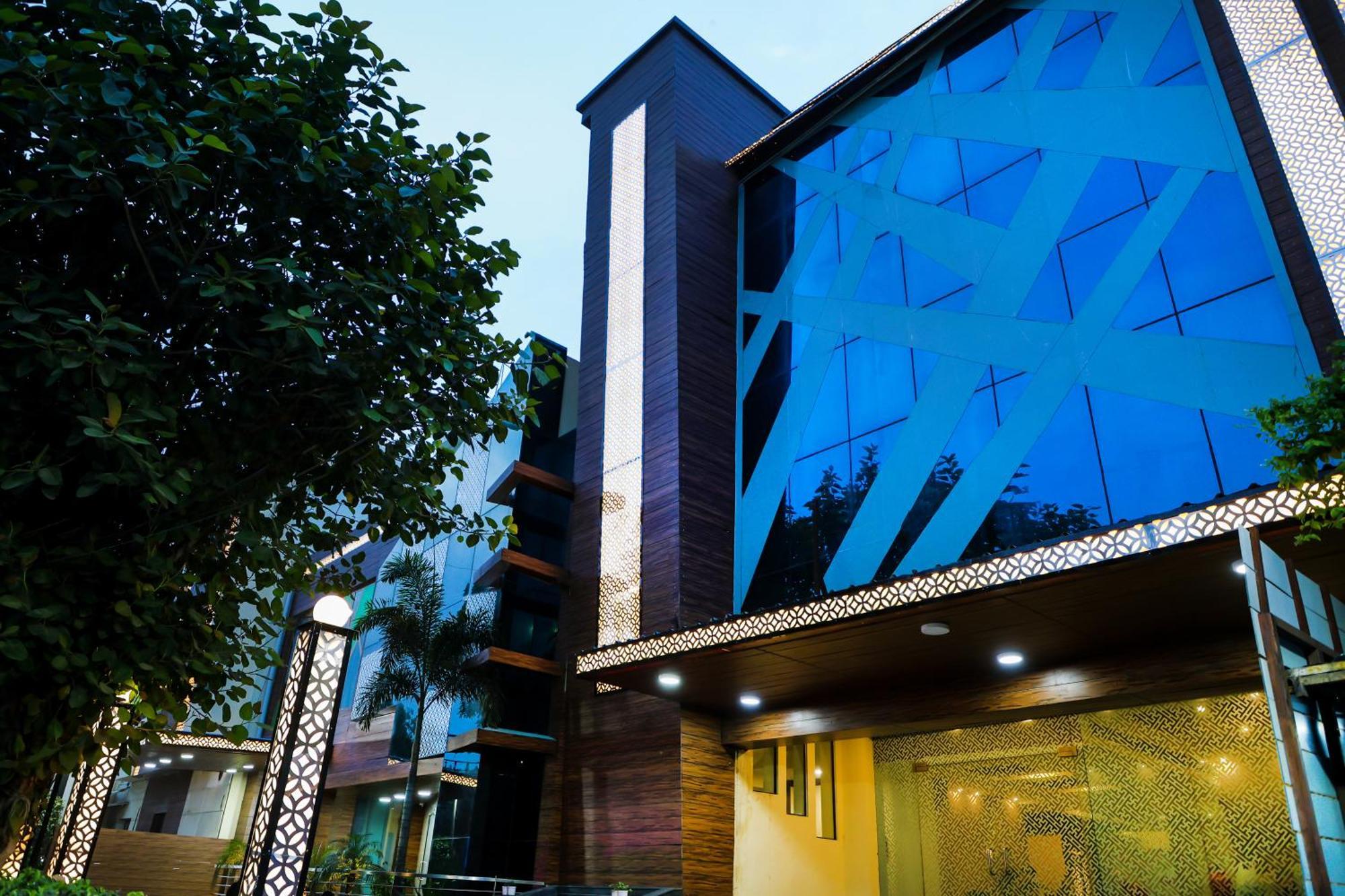 Hotel The Iris- A Boutique 3*