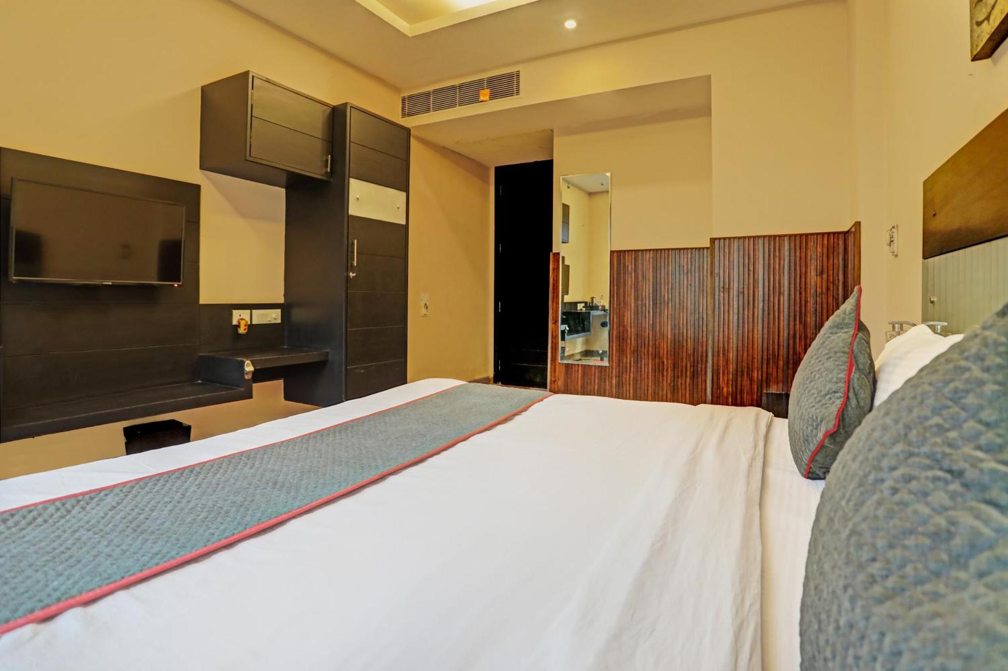 Townhouse Tipsyy 16 Hotel