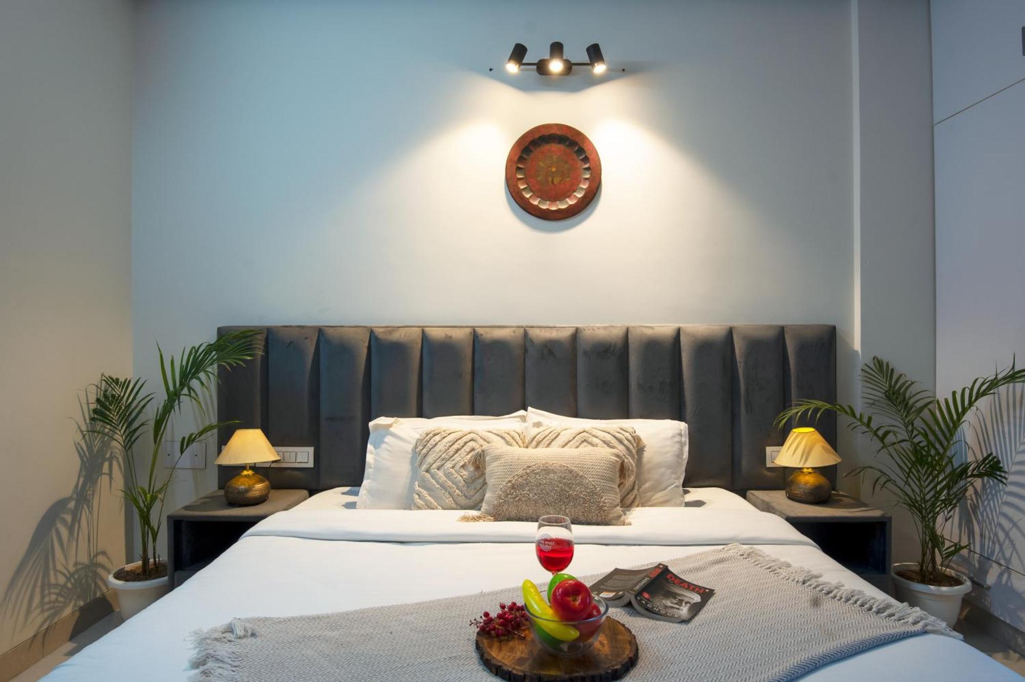 Serviced Near Medanta By Bedchambers Hotel