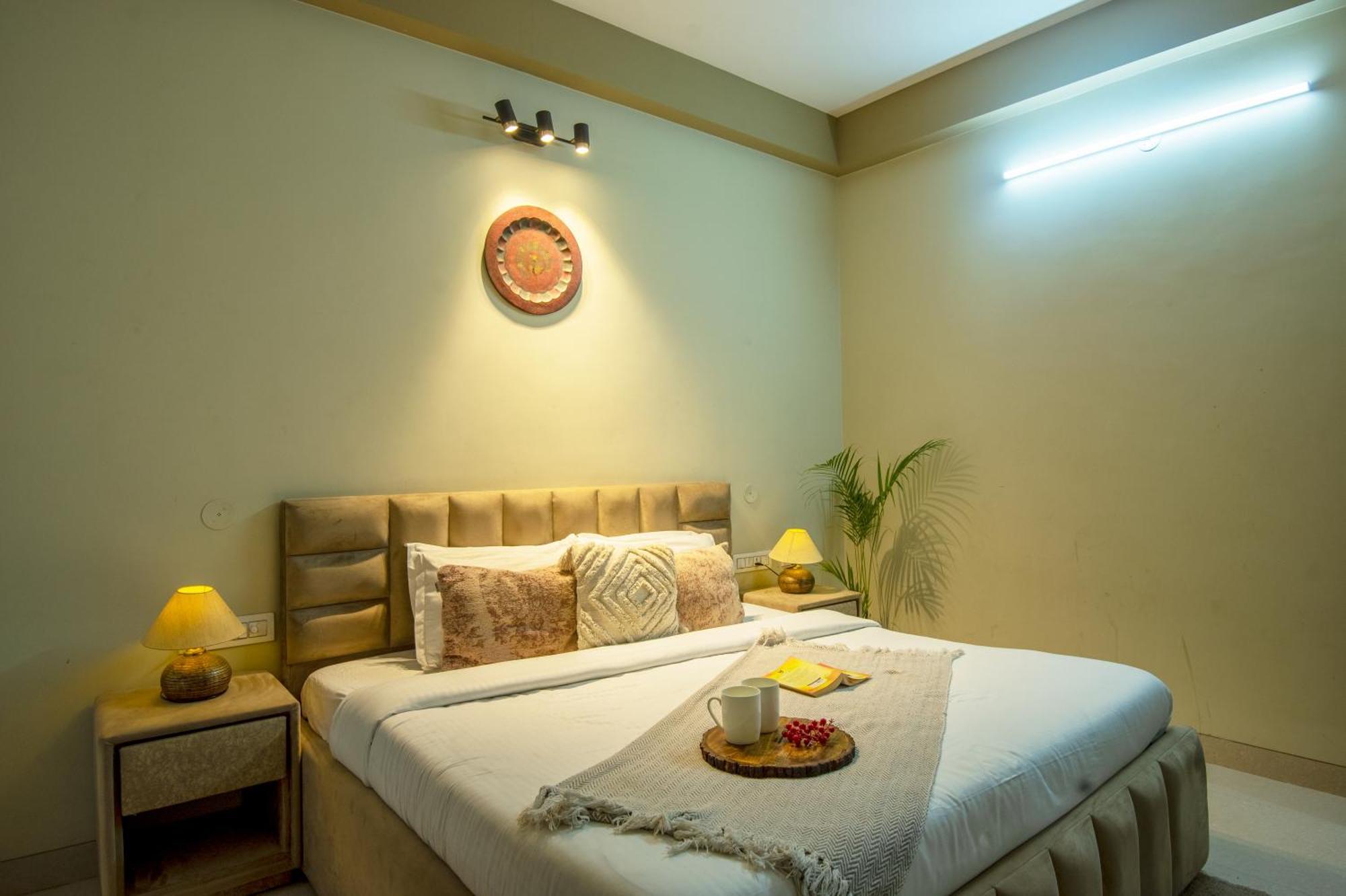Hotel Serviced Near Medanta By Bedchambers 4*