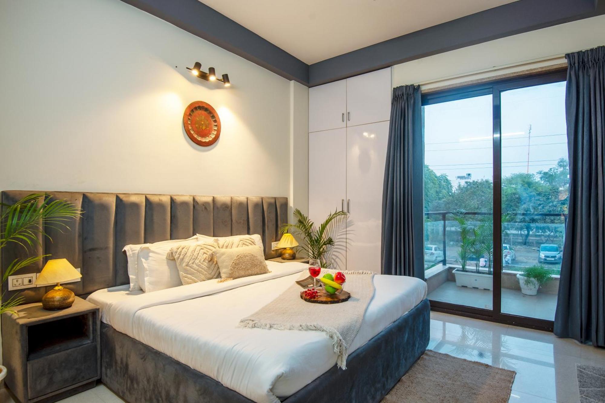 Serviced Near Medanta By Bedchambers