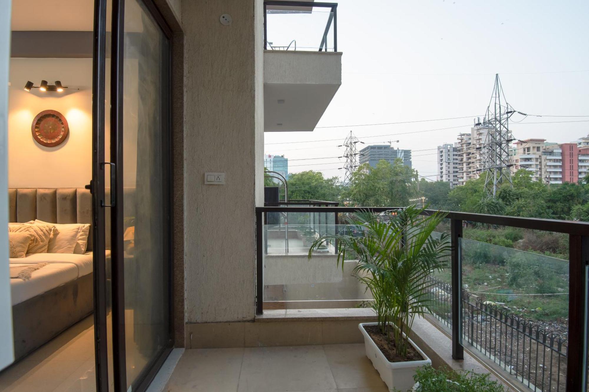 Hotel Serviced Near Medanta By Bedchambers