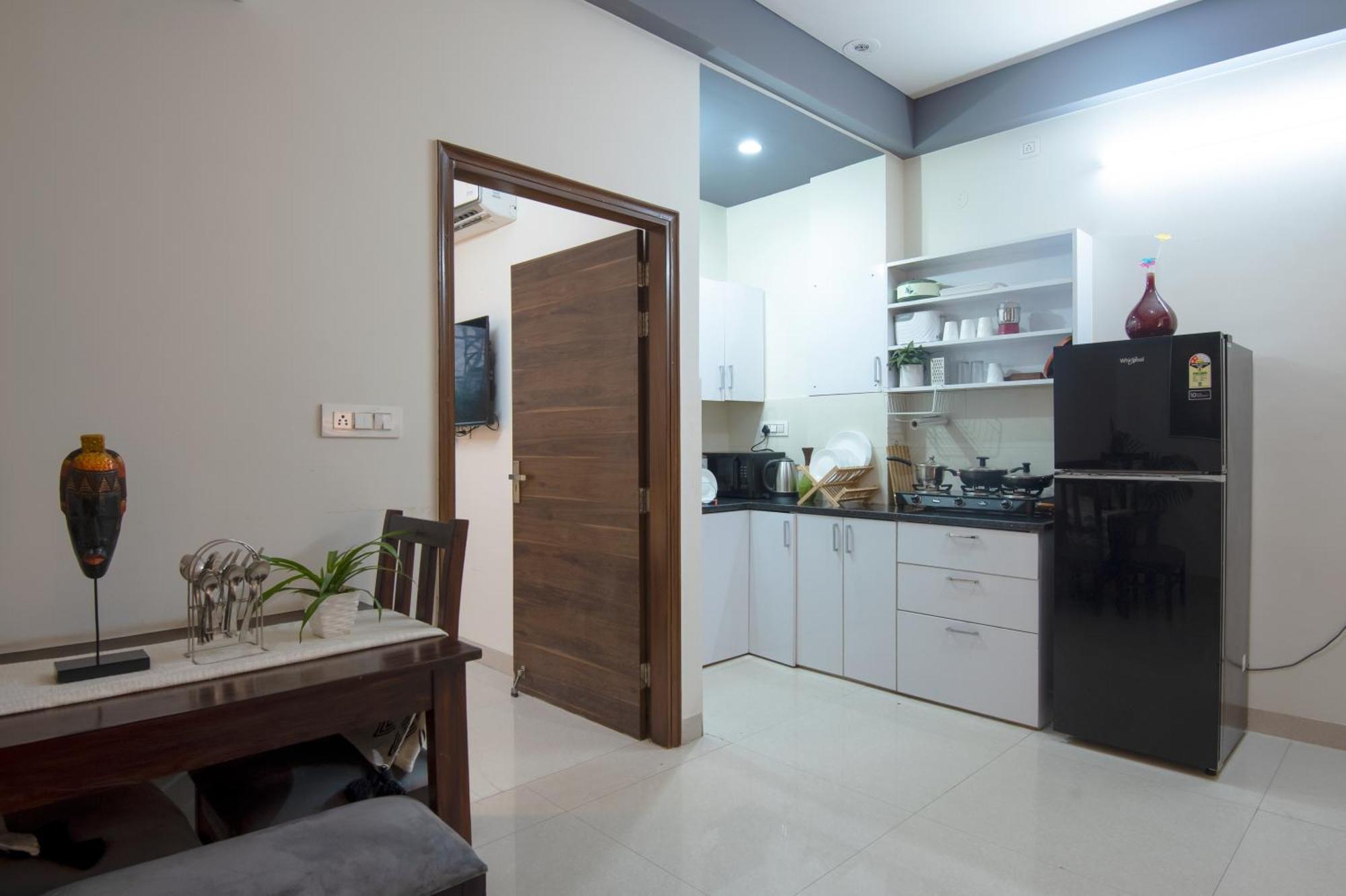 Serviced Near Medanta By Bedchambers 4*