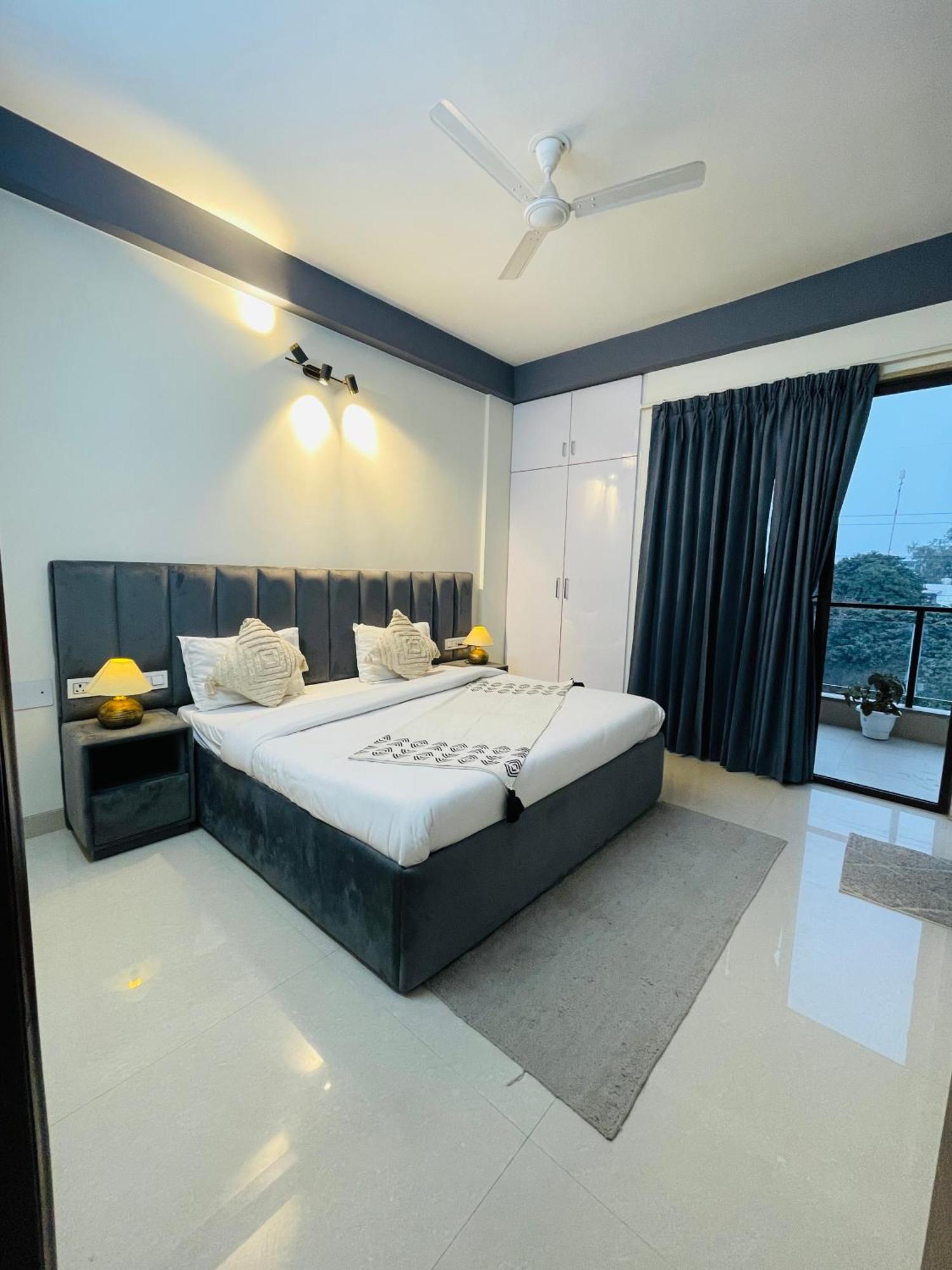 Hotel Serviced Near Medanta By Bedchambers