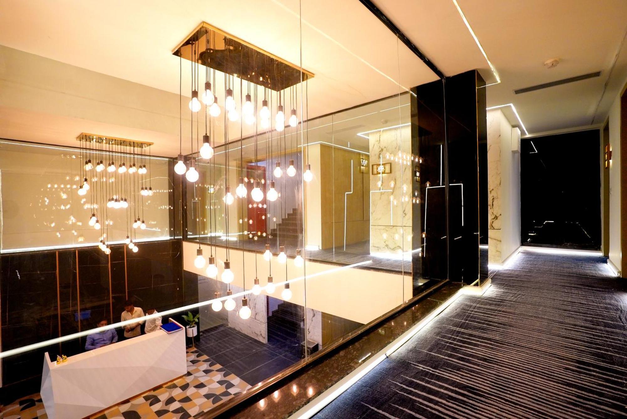 Limon & Banquet Sector 29, Hotel 4*