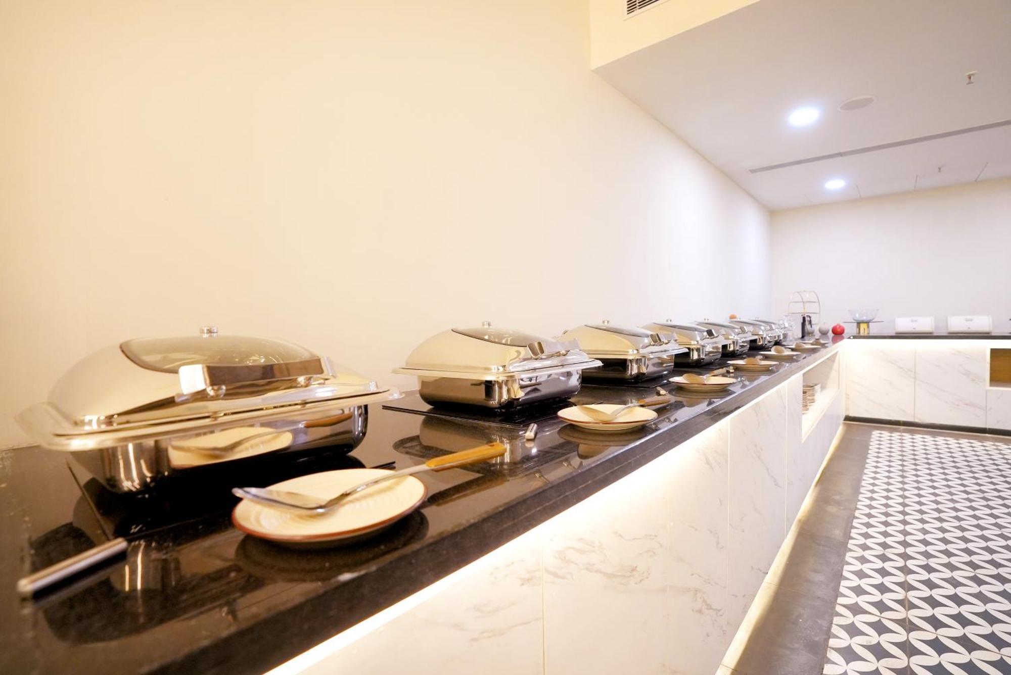 Hotel Limon & Banquet Sector 29,