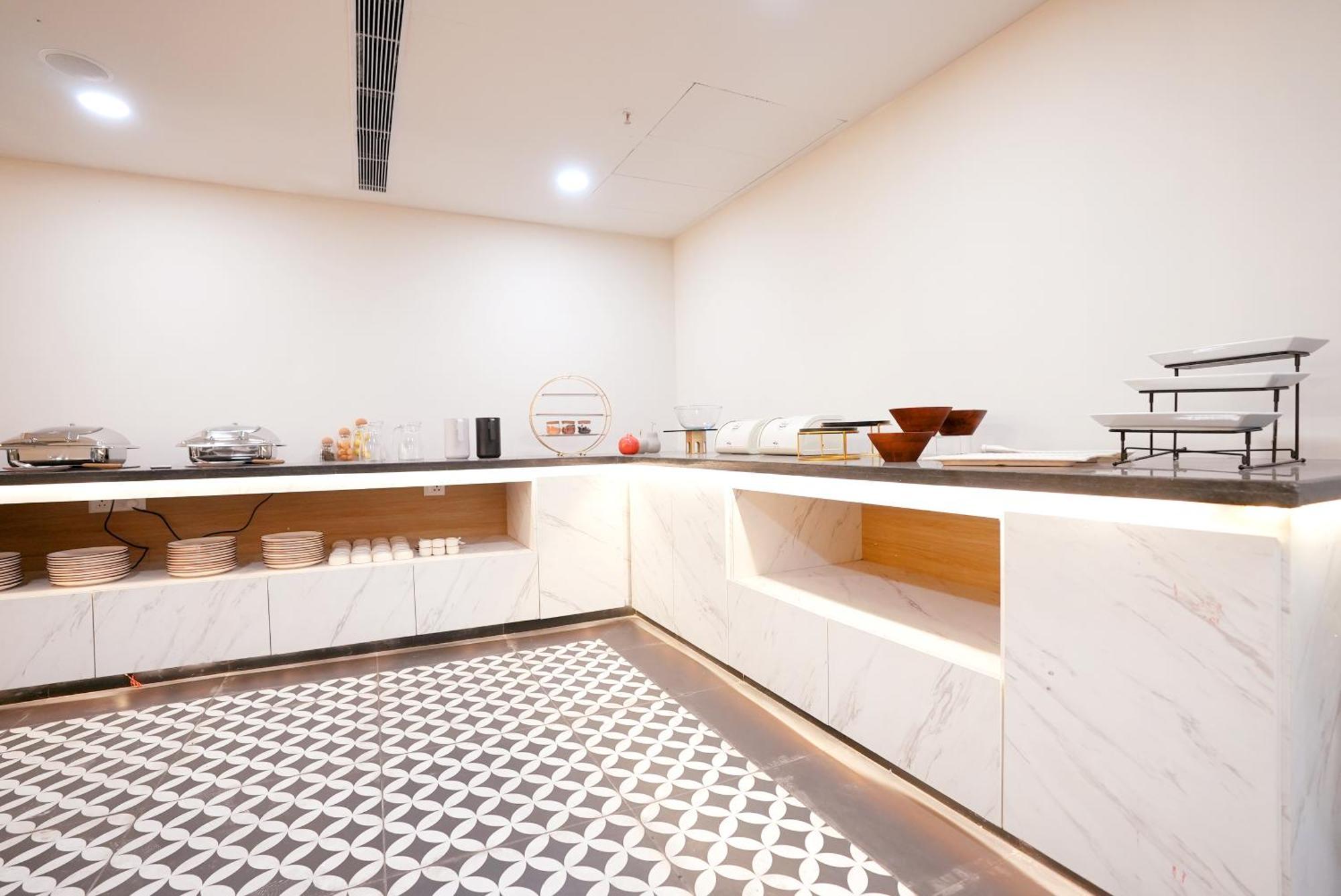 Limon & Banquet Sector 29,