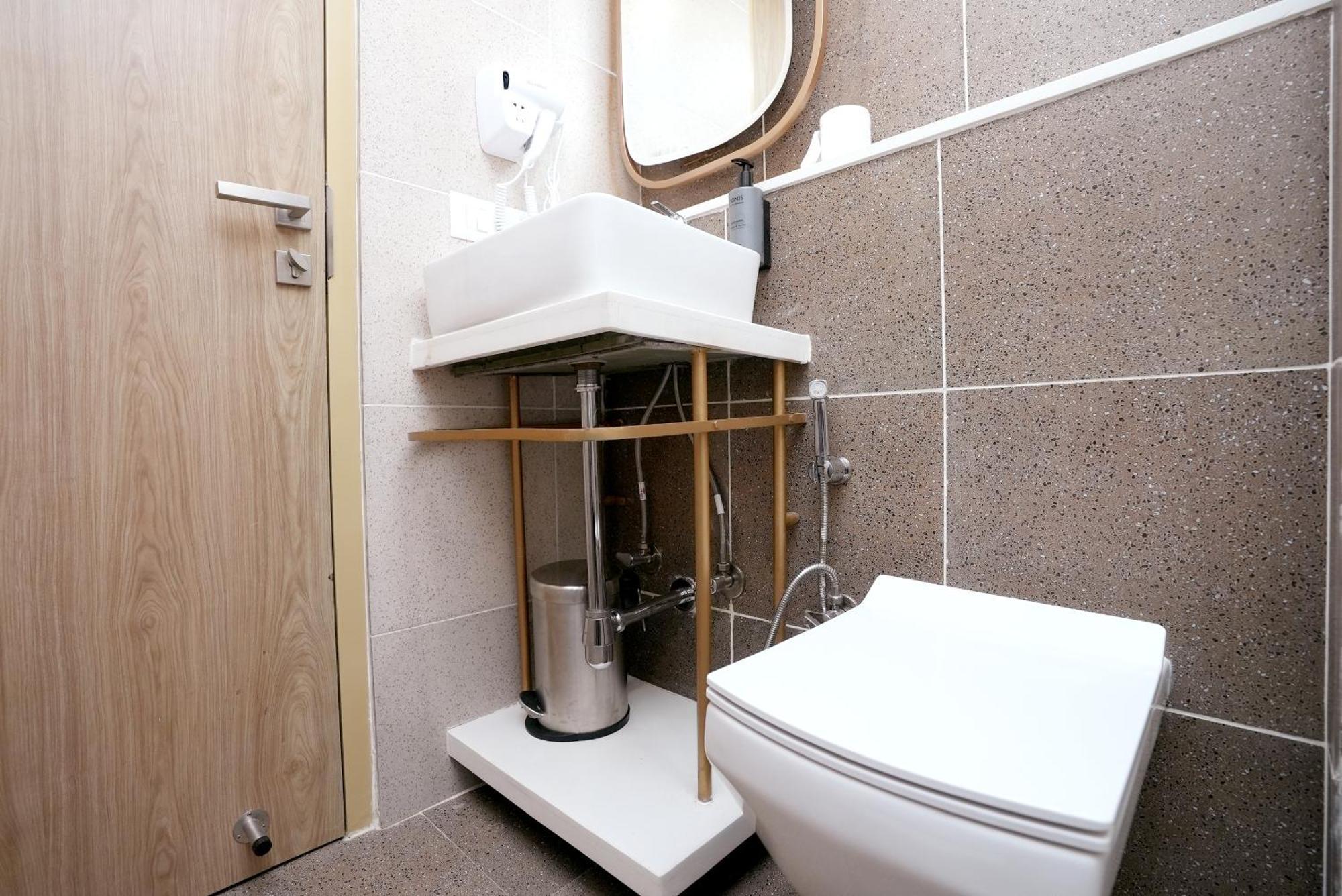 Hotel Limon & Banquet Sector 29,