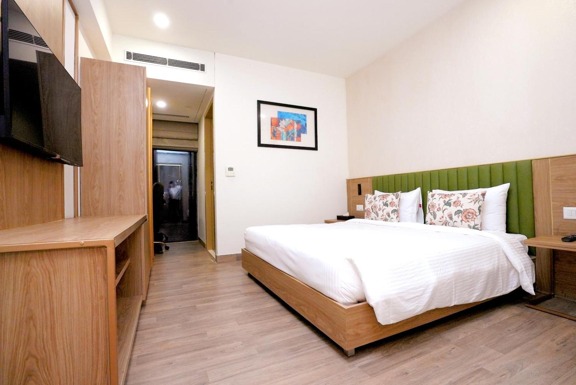 Limon & Banquet Sector 29, Hotel 4*