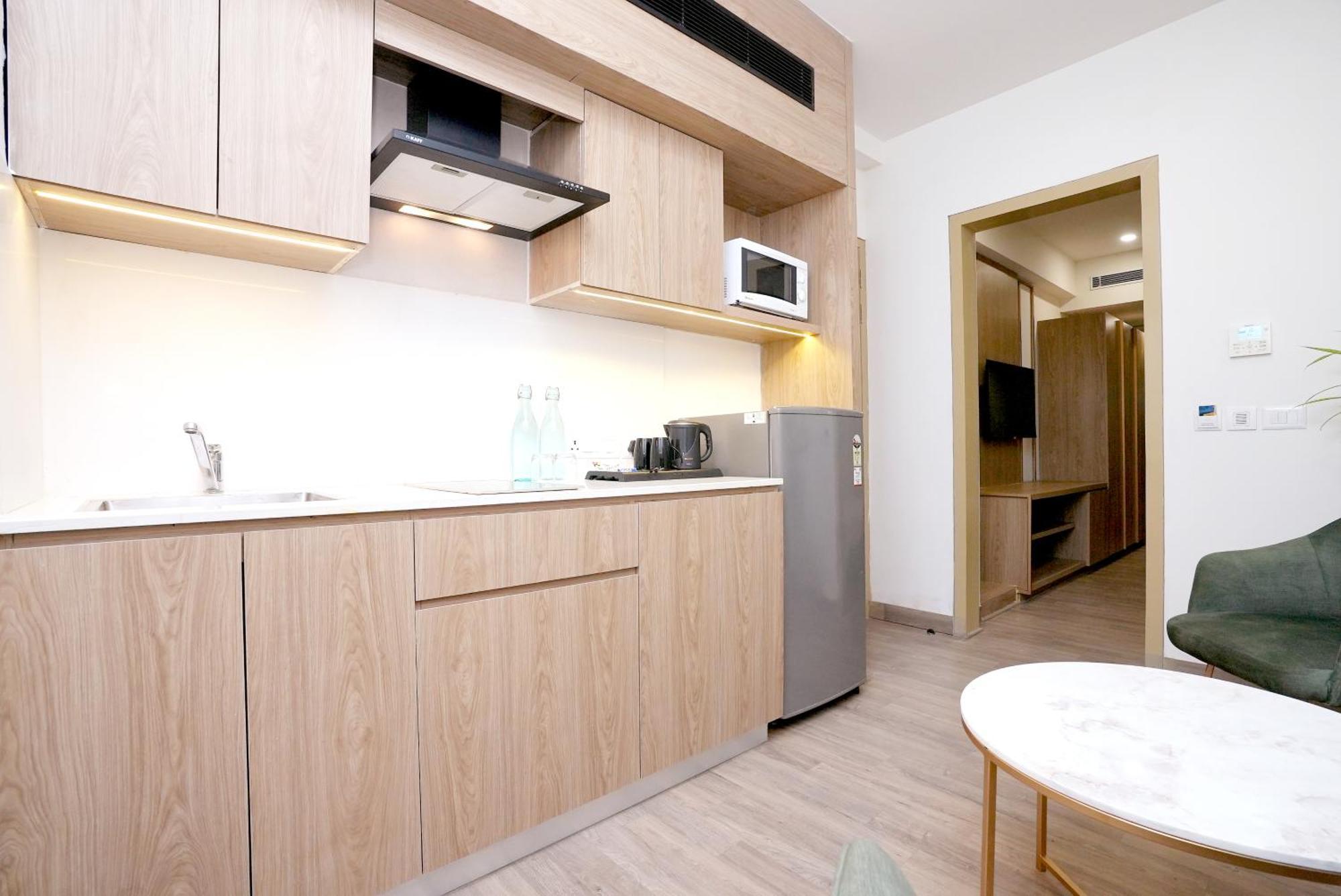Limon & Banquet Sector 29, Hotel