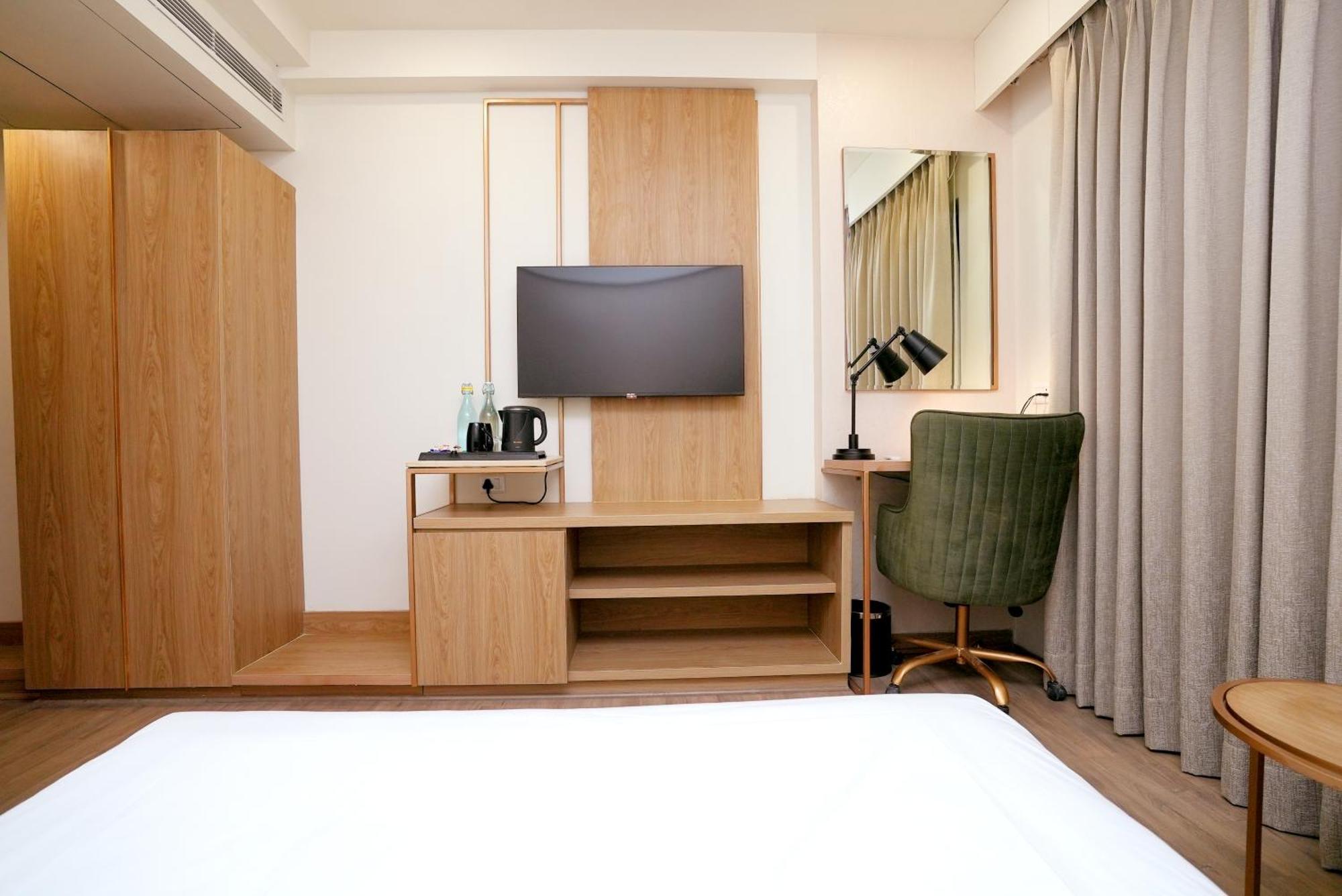 Limon & Banquet Sector 29, Hotel 4*