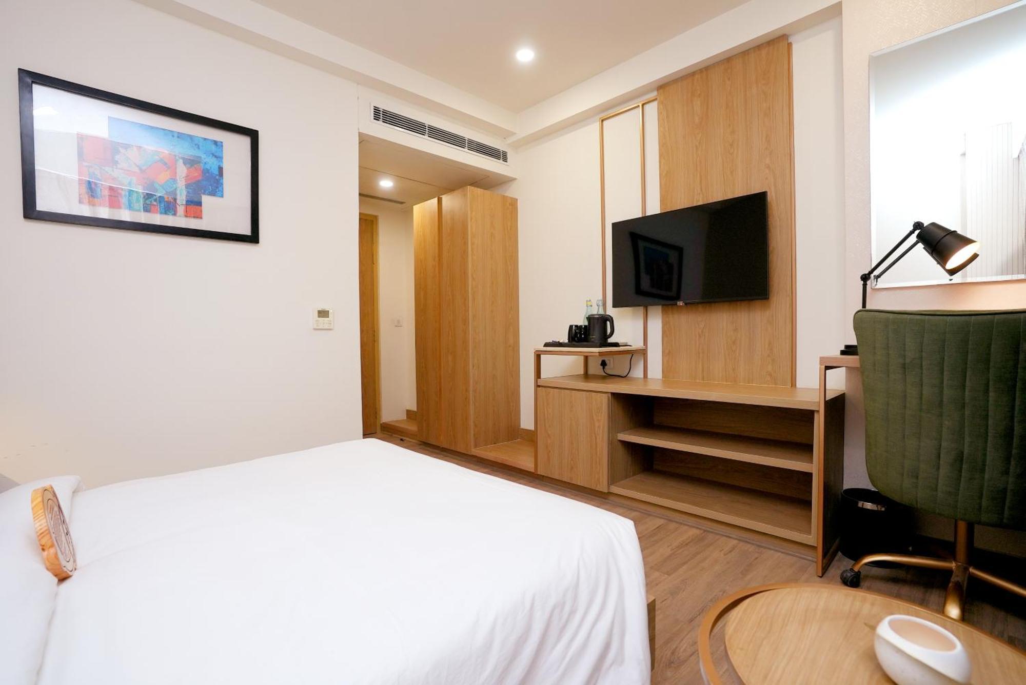 Limon & Banquet Sector 29, Hotel 4*