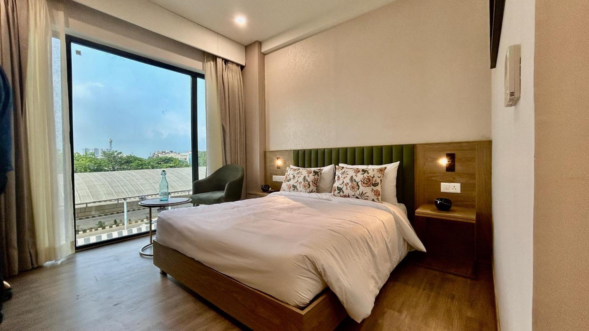 Hotel Limon & Banquet Sector 29,