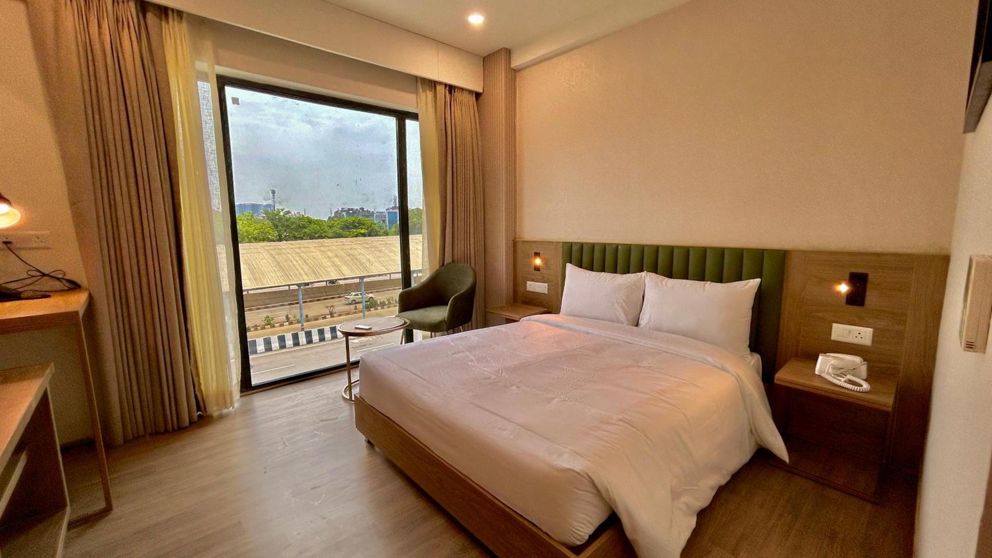 Limon & Banquet Sector 29, Hotel Gurgaon