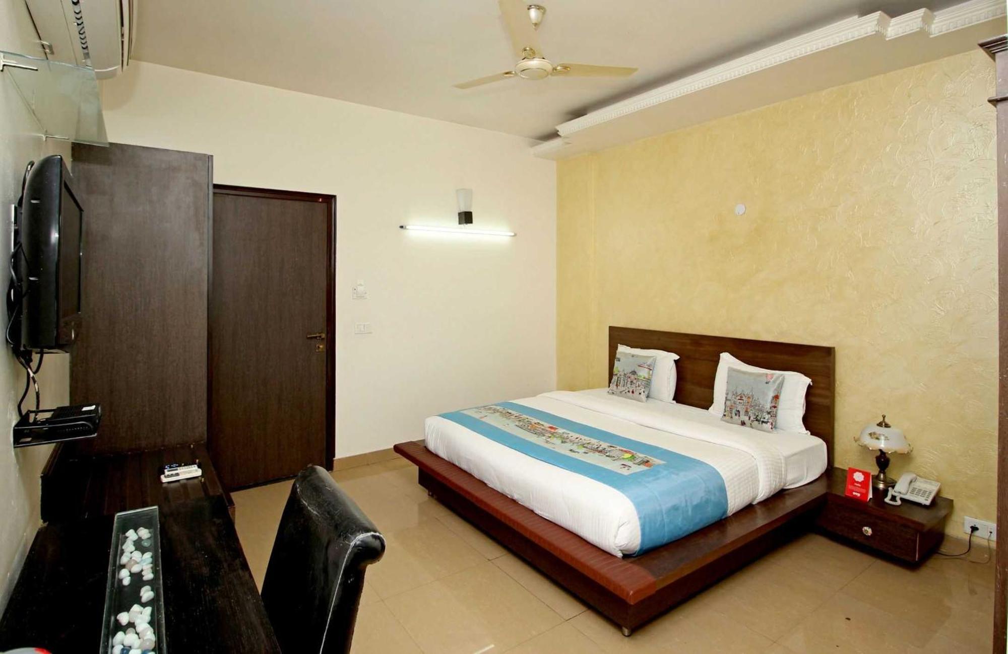 Hotel Collection O Sakshi Gurgaon