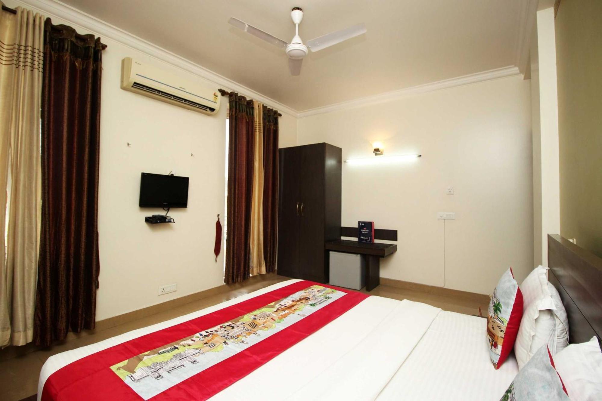 Hotel Collection O Sakshi Gurgaon