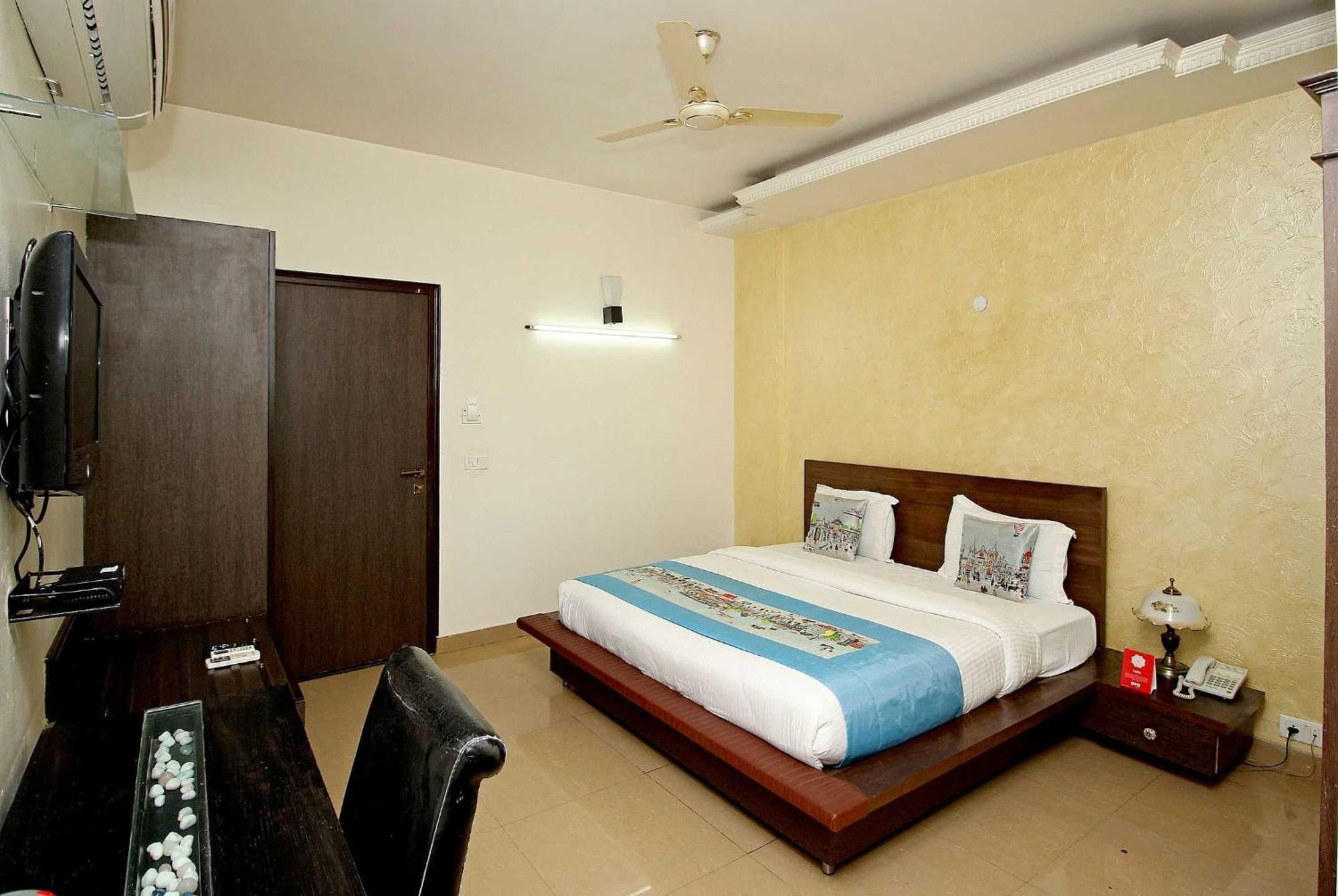 Collection O Sakshi Hotel Gurgaon