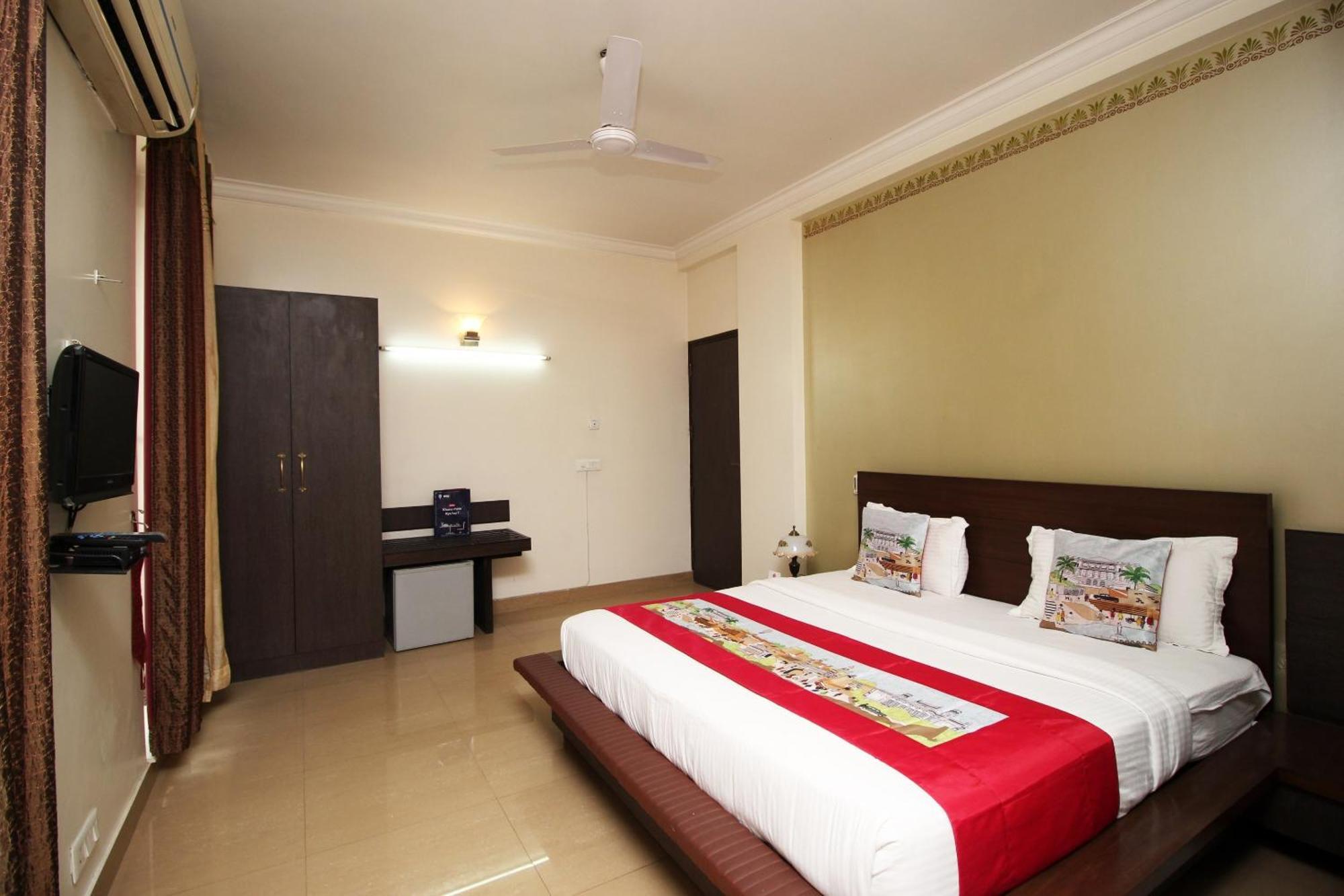 Collection O Sakshi Hotel 3*