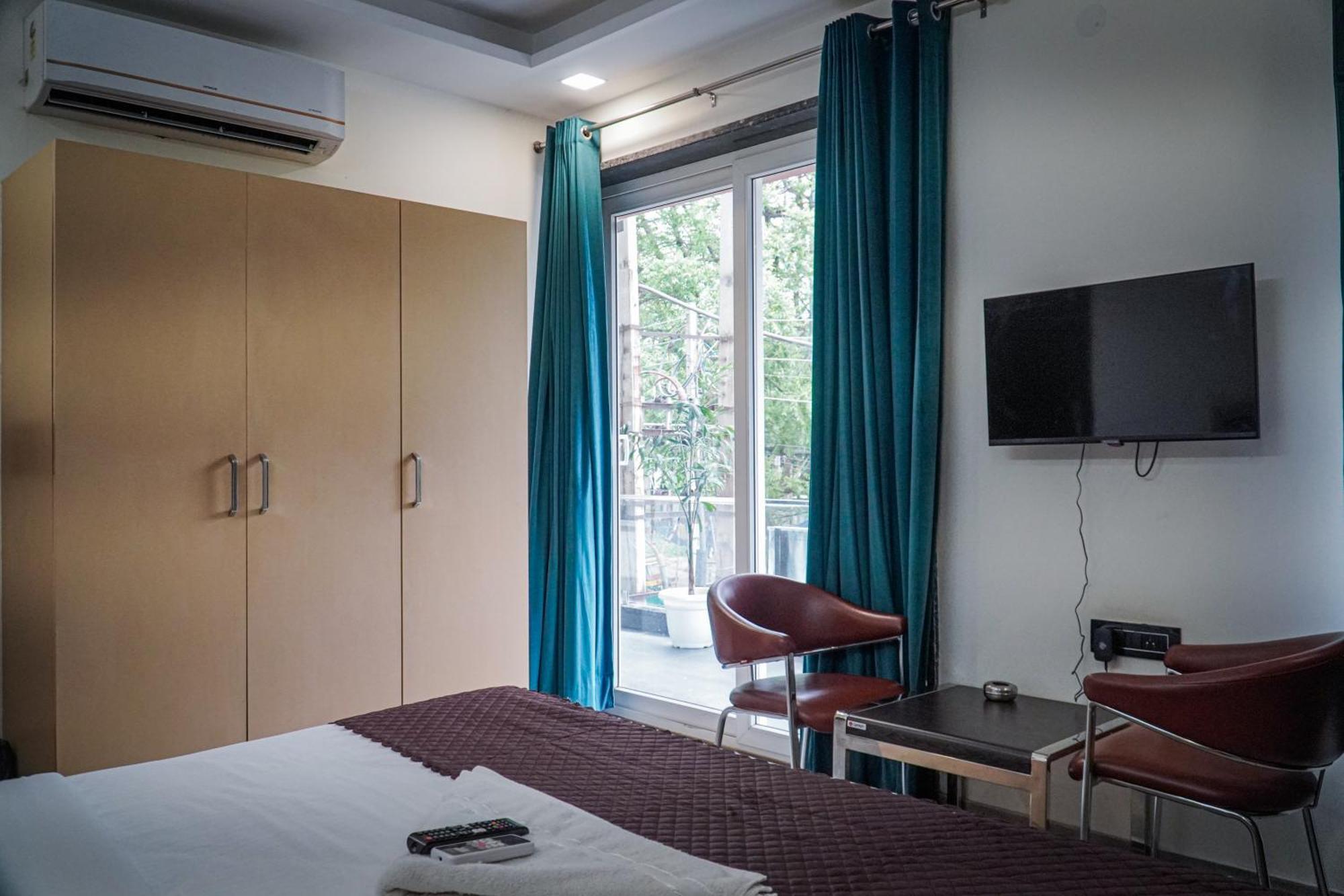 Hotel The Leaf Medanta Gurgaon