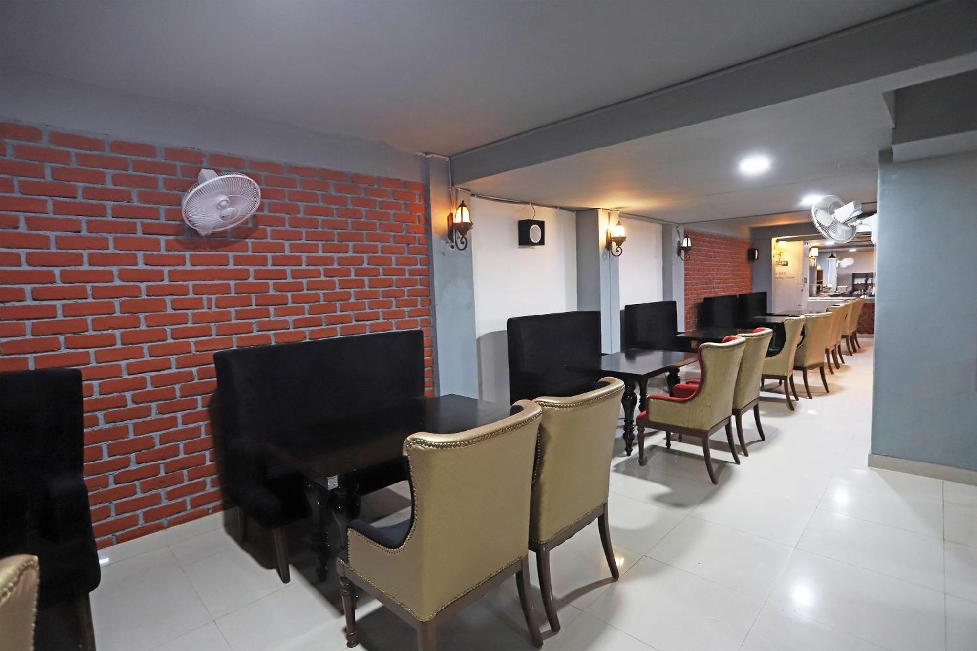 Hotel Super Capital O Levanti Near Aravali Biodiversity Park 3*