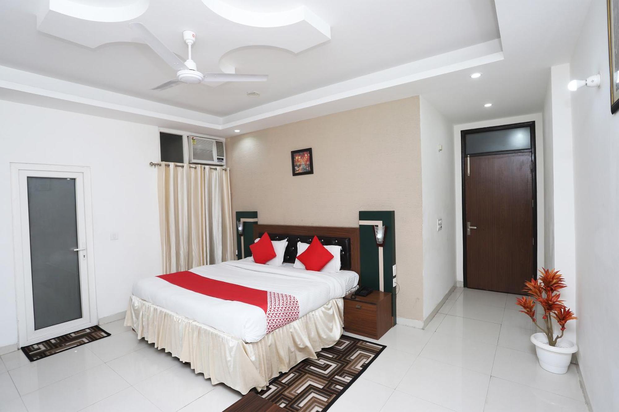 Hotel Super Capital O Levanti Near Aravali Biodiversity Park