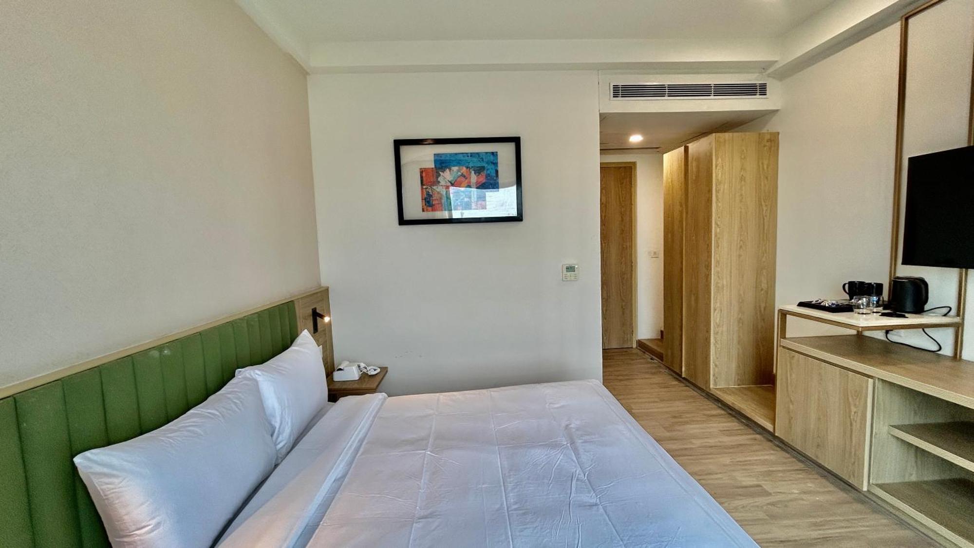 Limon & Banquet Sector 29, Hotel 4*