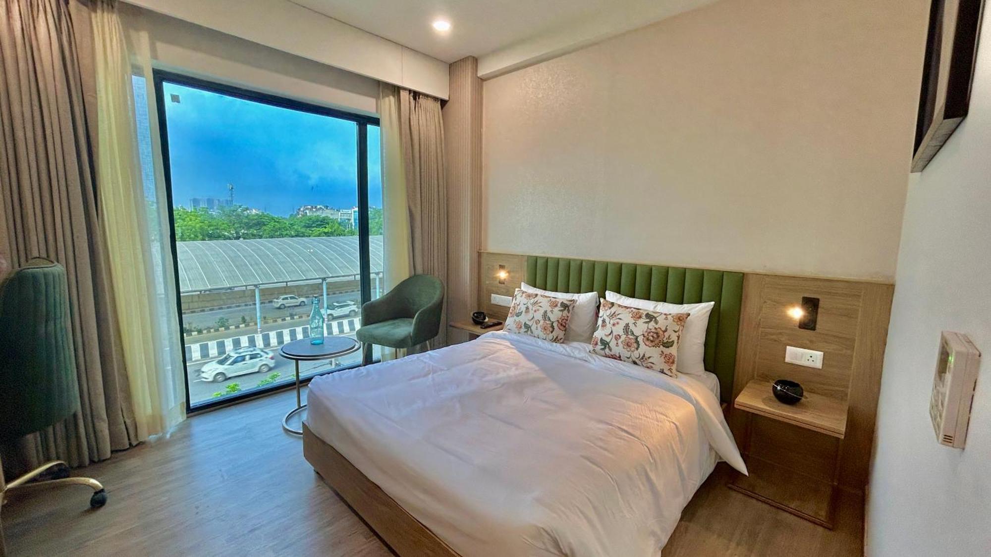 Limon & Banquet Sector 29, Hotel 4*