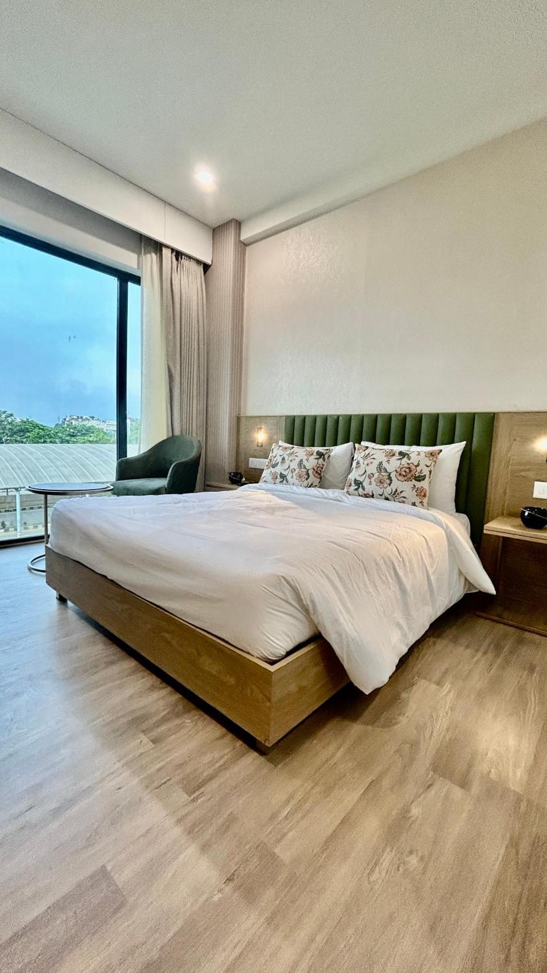 Hotel Limon & Banquet Sector 29, Gurgaon