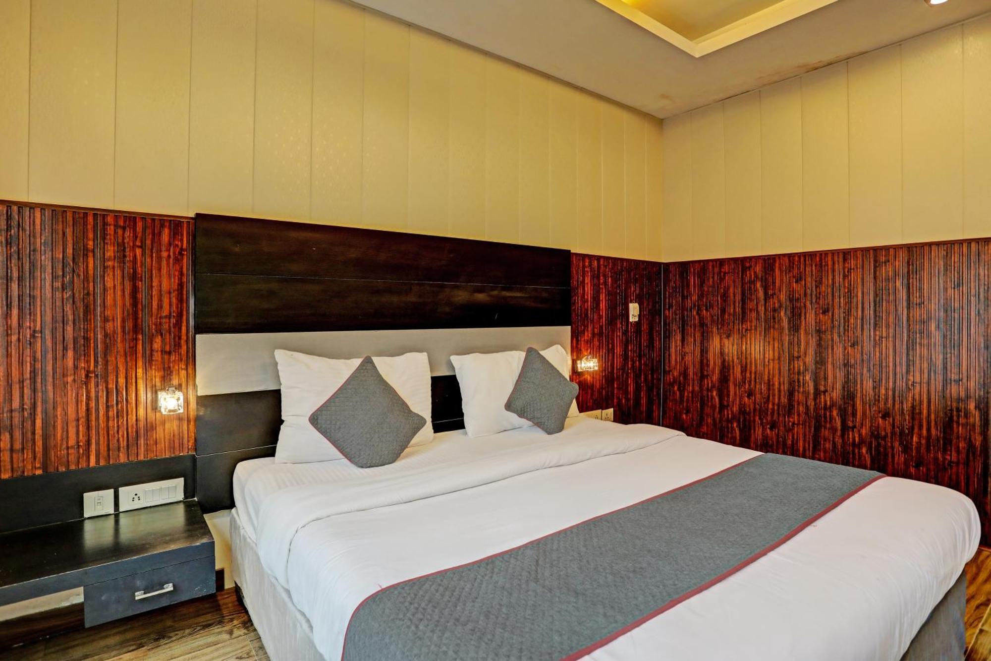Hotel Townhouse Tipsyy 16 Gurgaon