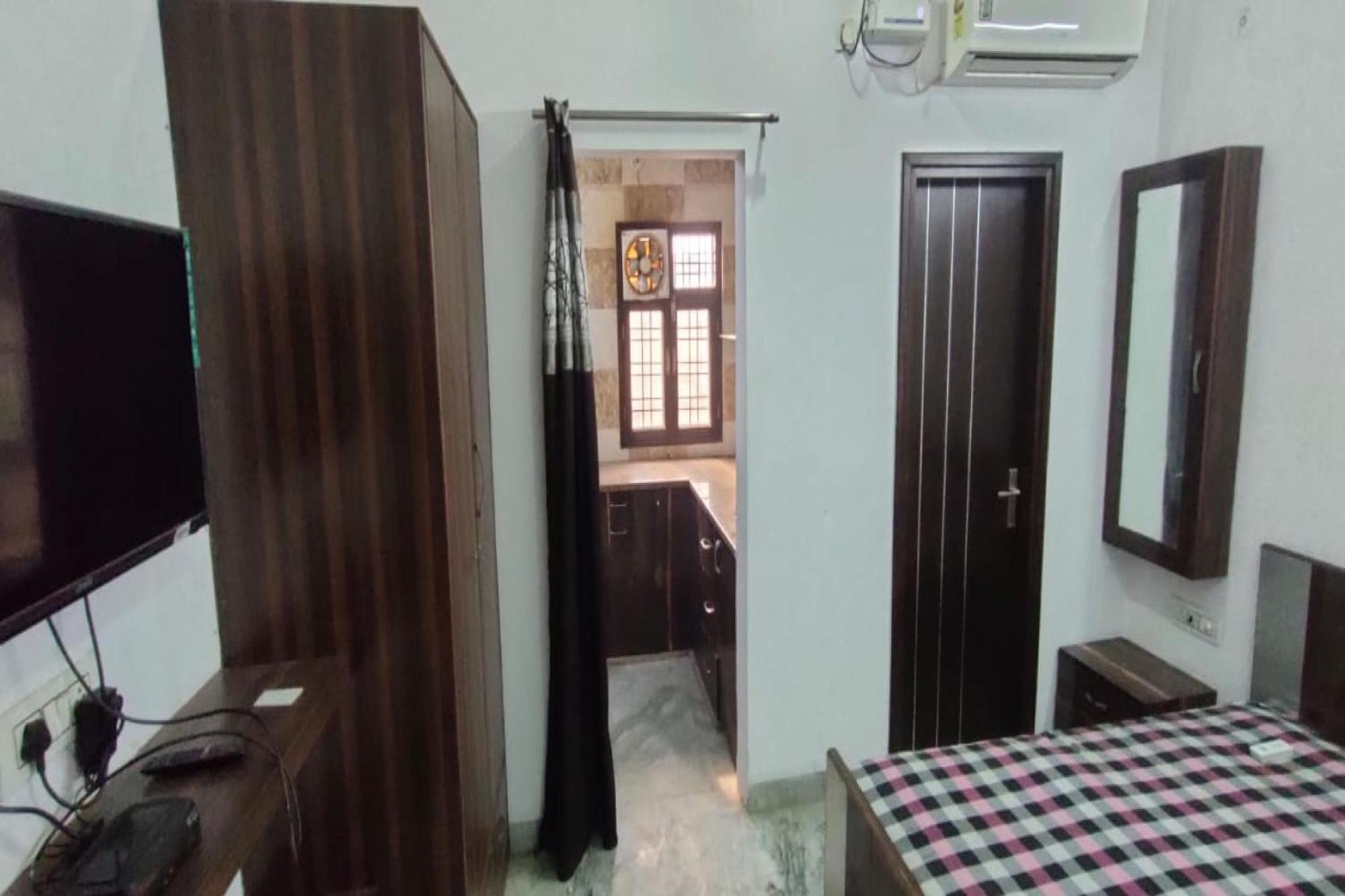 Apartment Oyo Q67 Near Omaxe Mall *