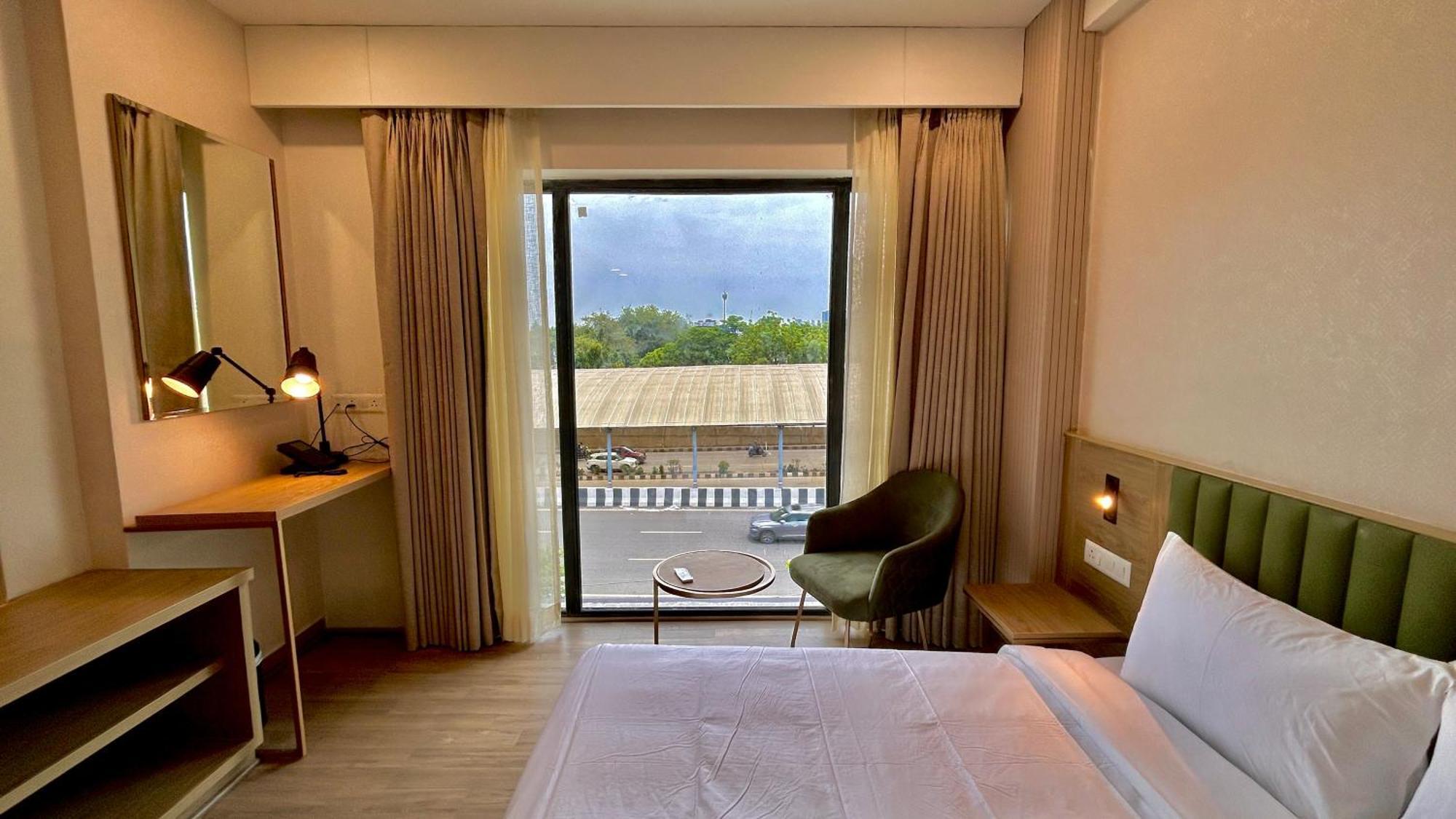 Limon & Banquet Sector 29, Hotel Gurgaon