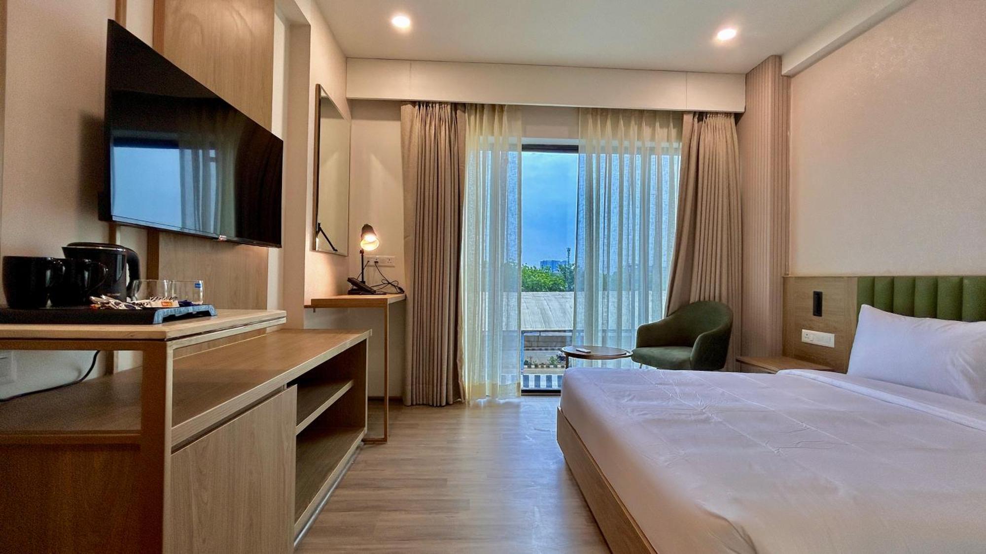 Limon & Banquet Sector 29, Hotel 4*