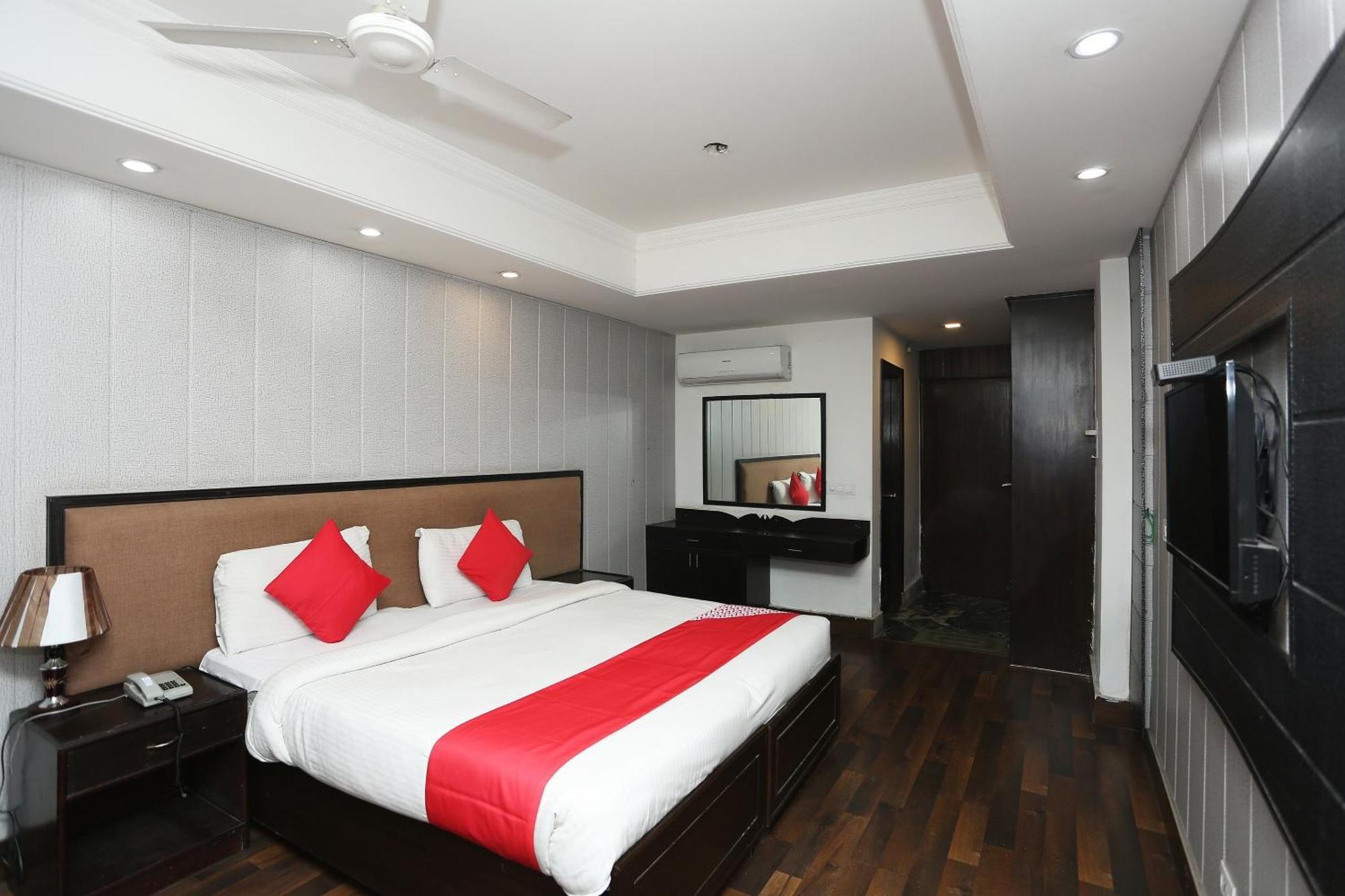 Hotel The Avenue Residency Near Leisure Valley Park