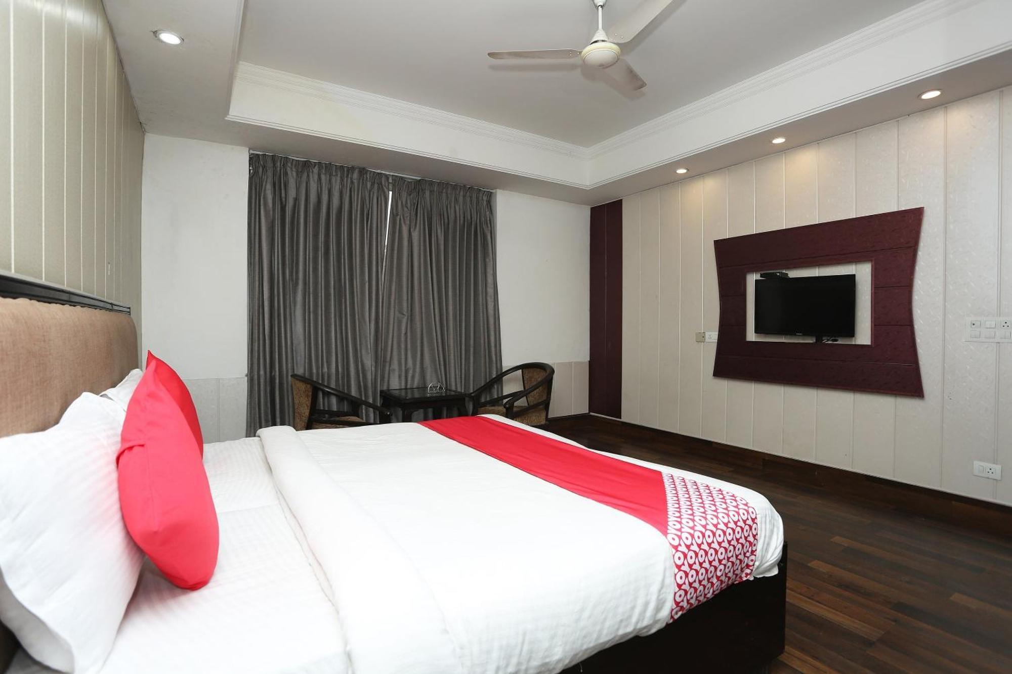 The Avenue Residency Near Leisure Valley Park 3*