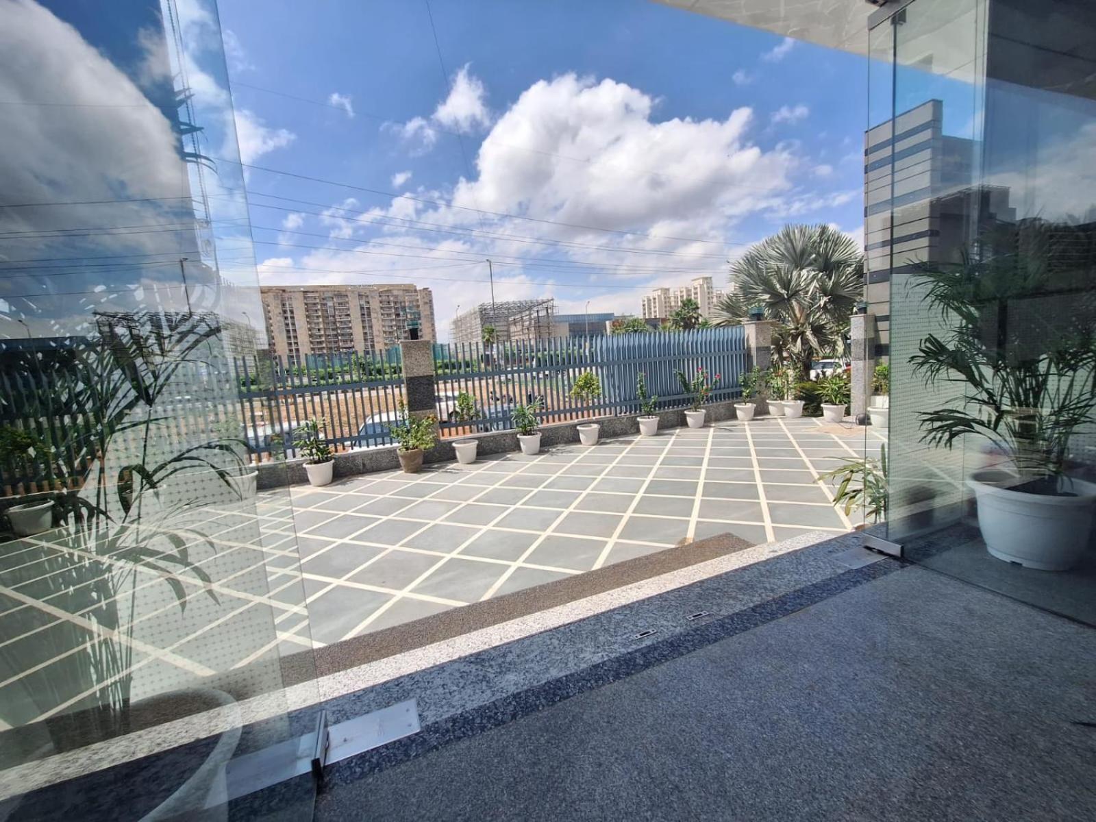 Rr Galaxy Hotel Gurgaon