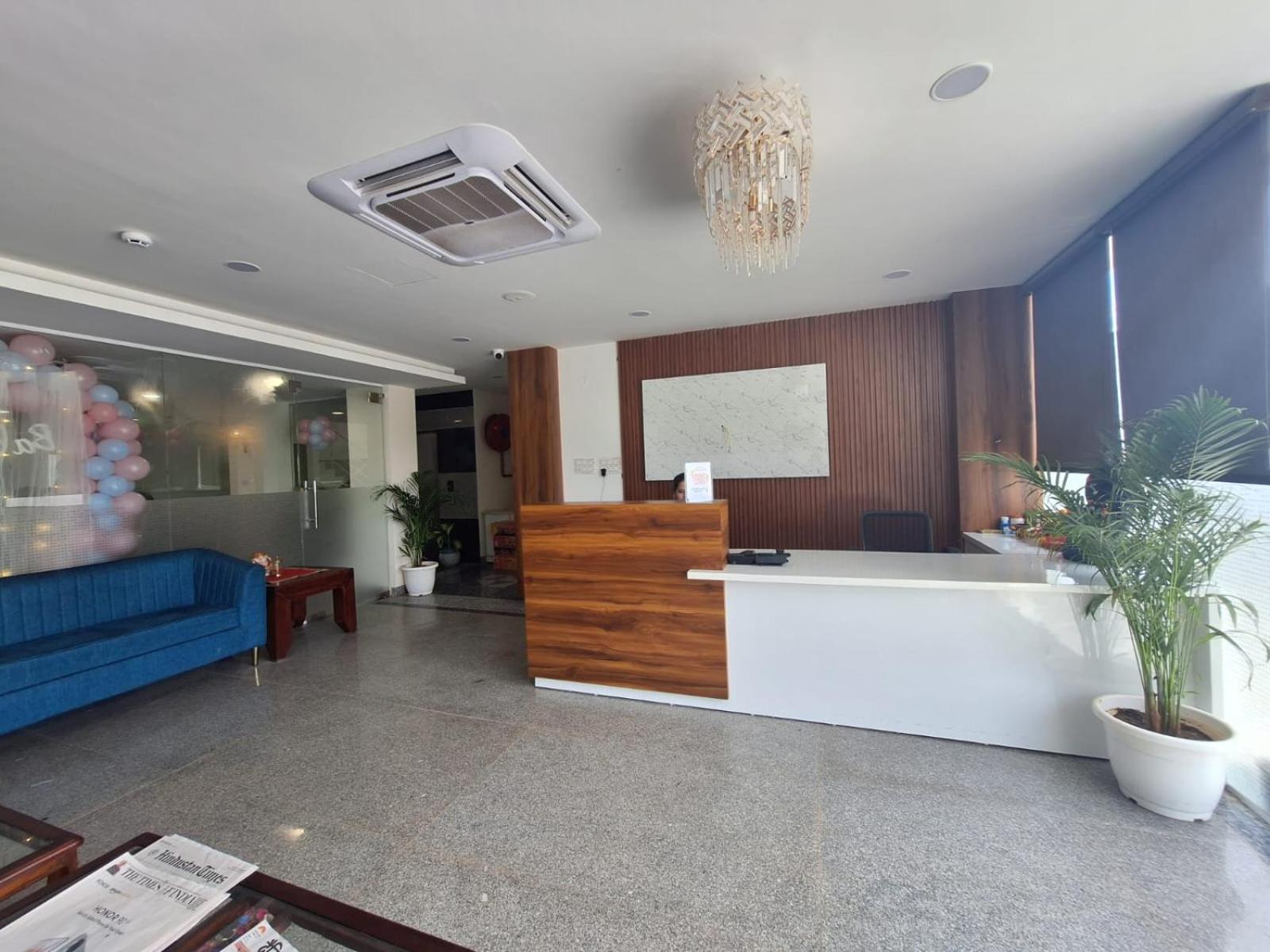 Rr Galaxy Hotel Gurgaon